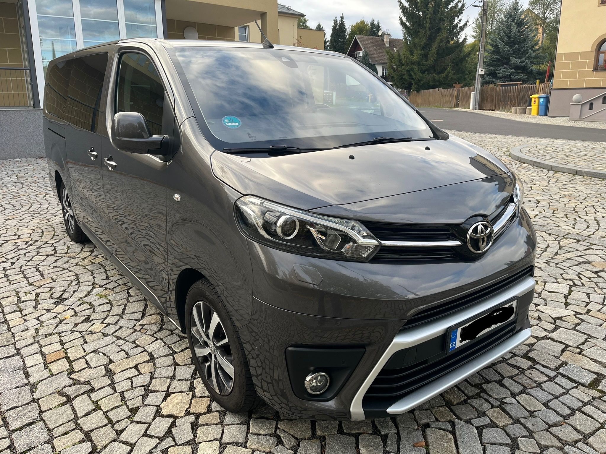 Toyota Proace Verso, 2.0D 130kW L2 automat Webasto - fotka 5
