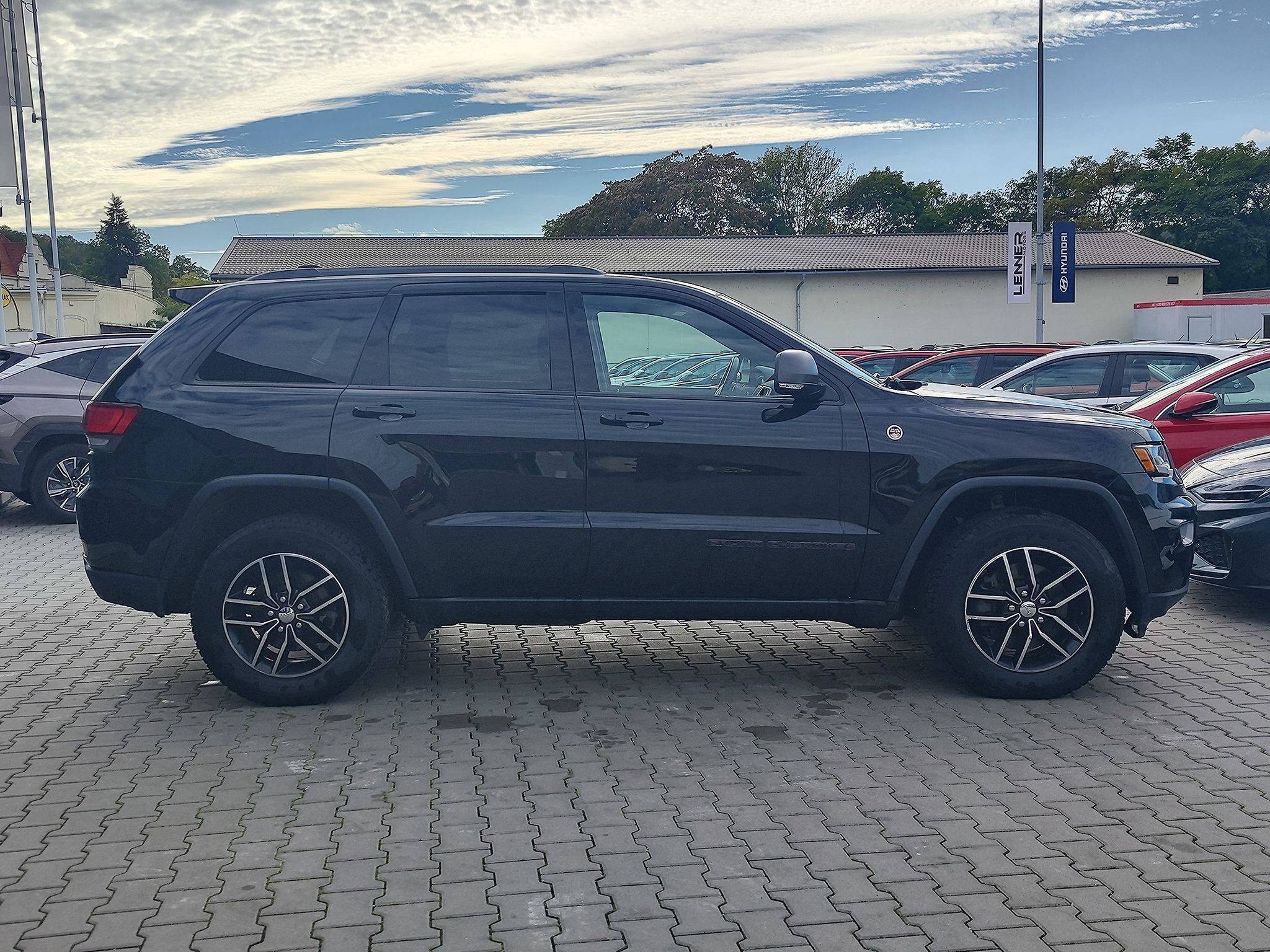 Jeep Grand Cherokee, 5.7 HEMI/268kW V8 Trailhawk AT - fotka 4