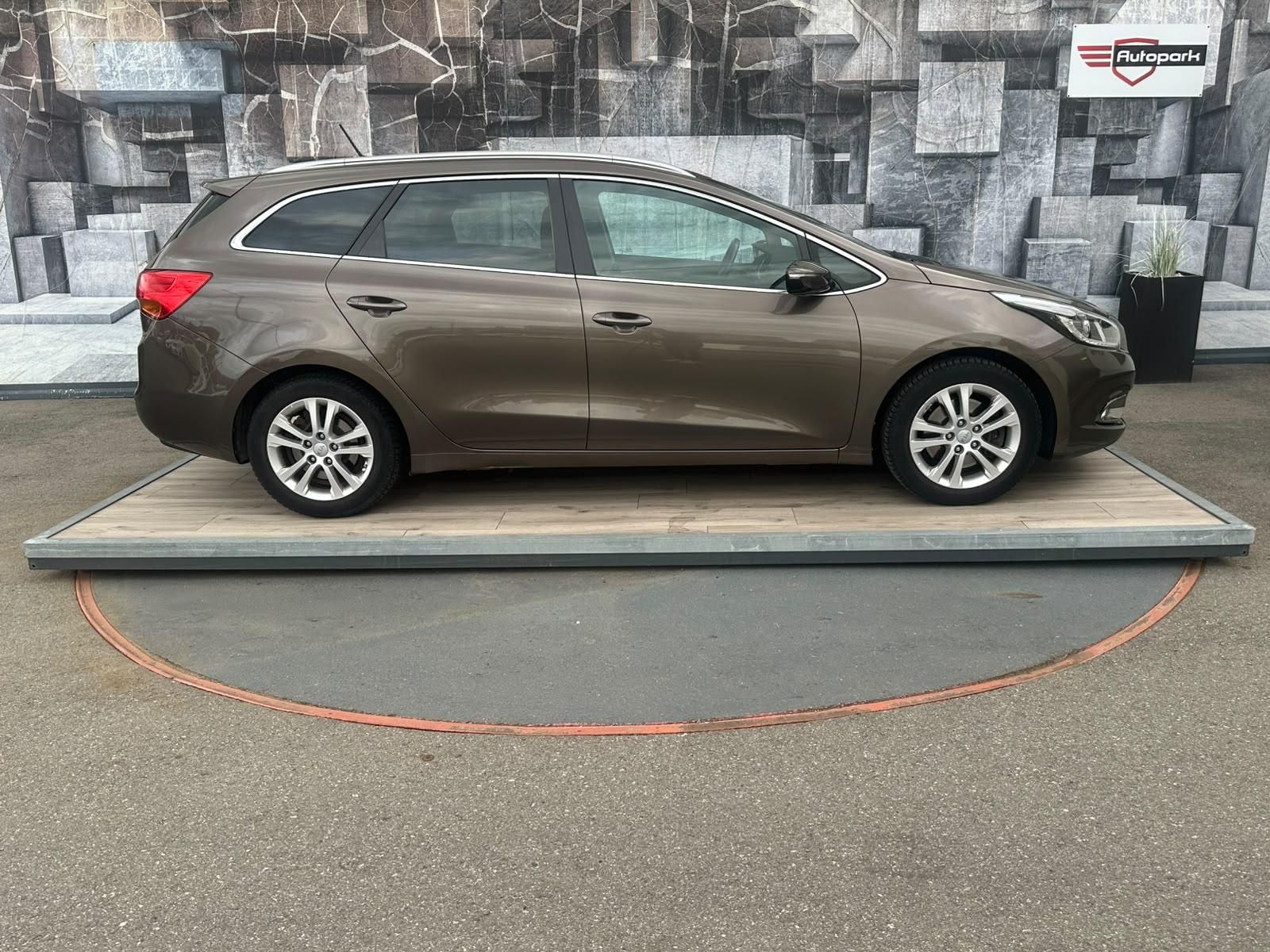 Kia Cee´d, 1.4LPG, 73KW, EXCELLECE - fotka 5