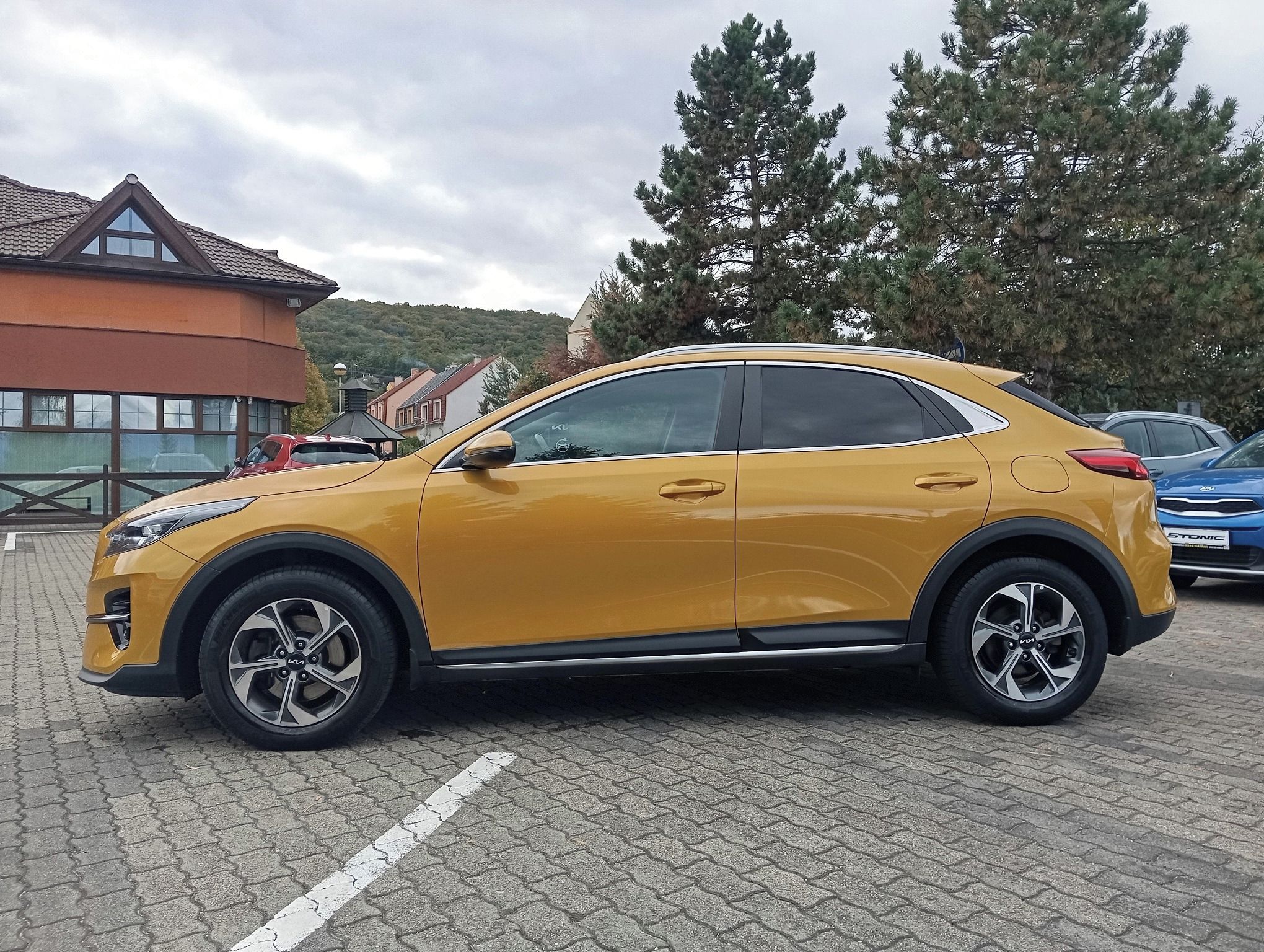 Kia XCee´d, 1.5 T-GDi 7DCT Exclusive - fotka 5