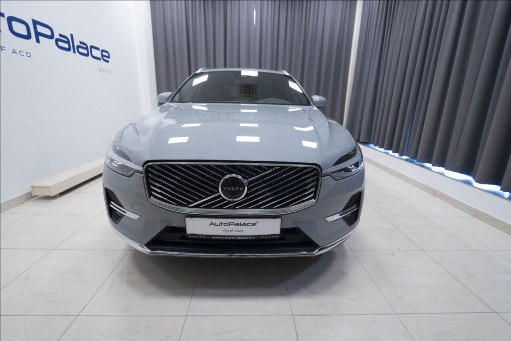 Volvo XC60, 2,0 T6 PLUG-IN HYBRID AWD ČR - fotka 2