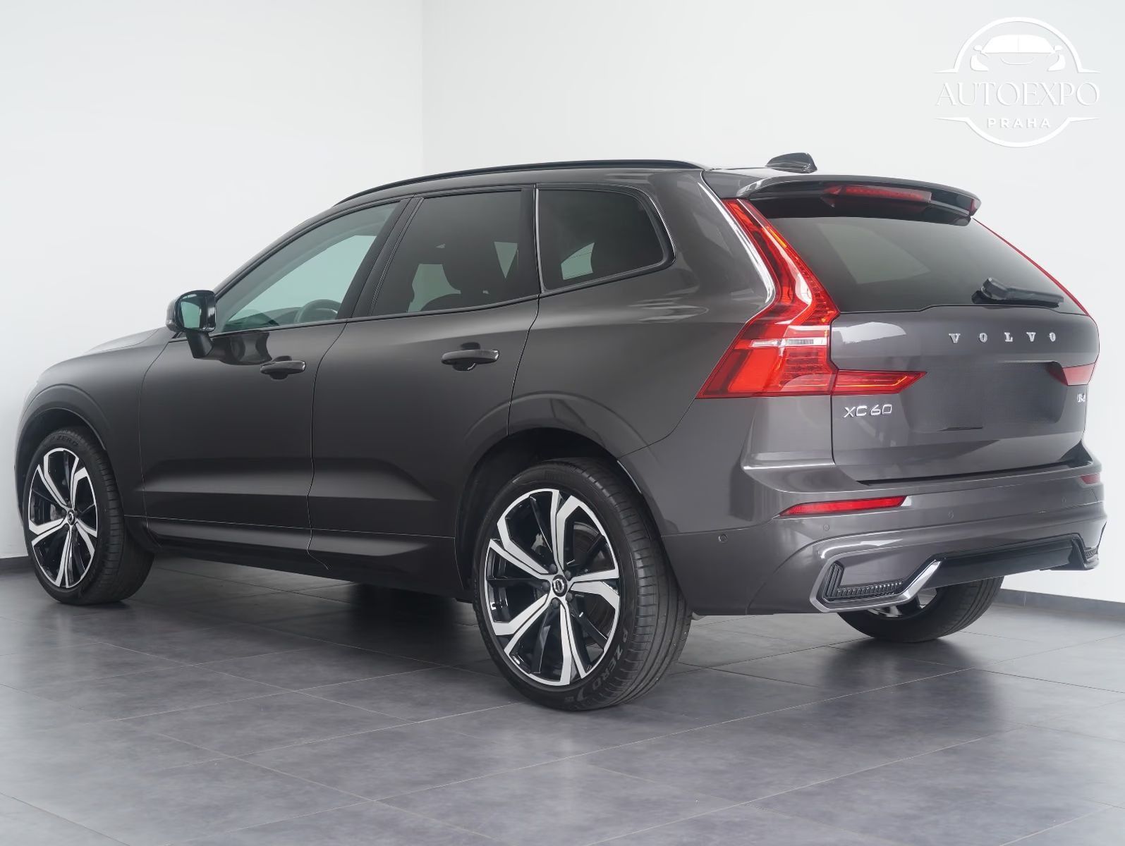 Volvo XC60, B4 B Plus Dark*LED*PANORAMA - fotka 3