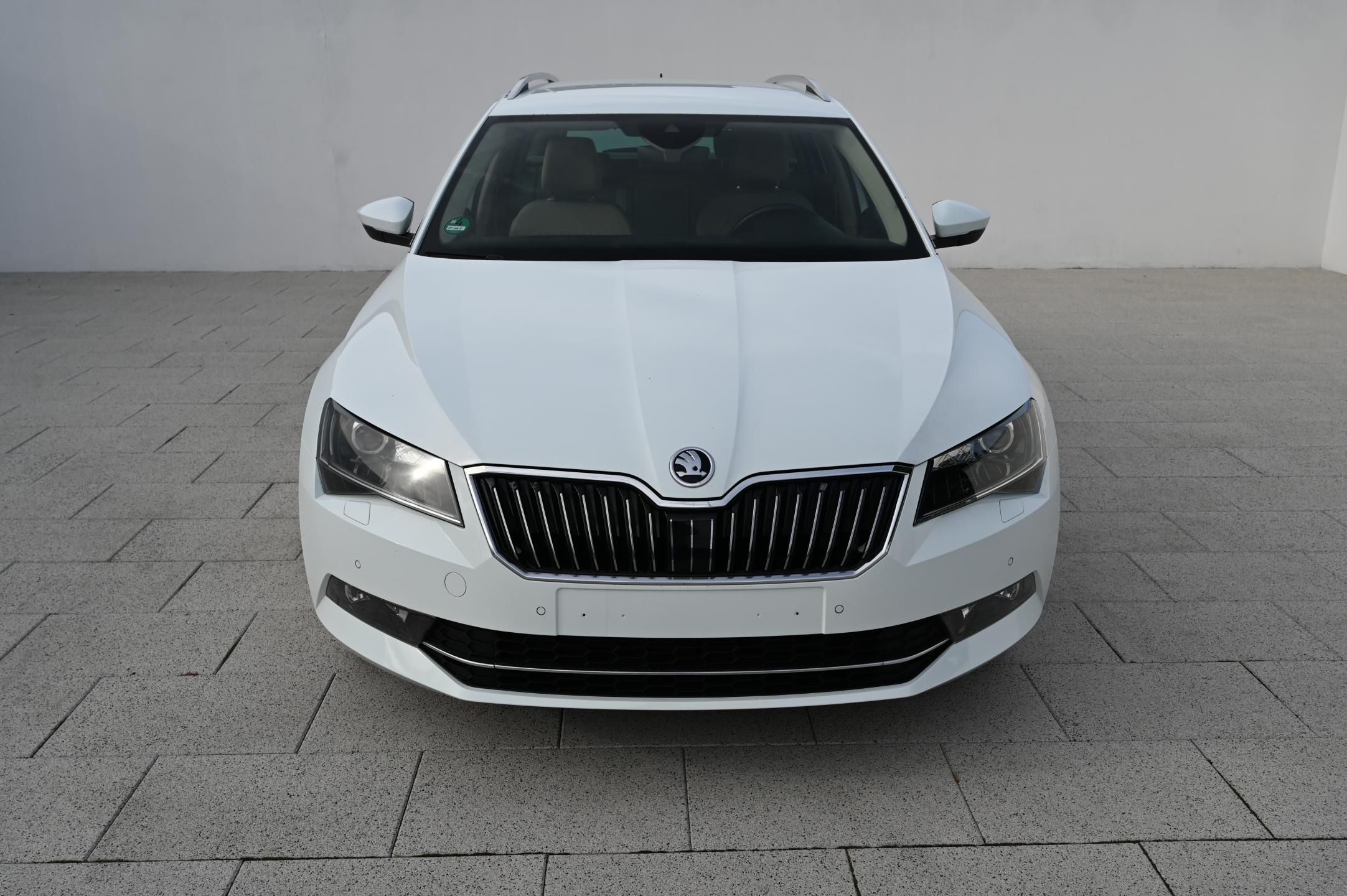 Škoda Superb, 2.0TDI 110KW Style 3/2016 - fotka 2