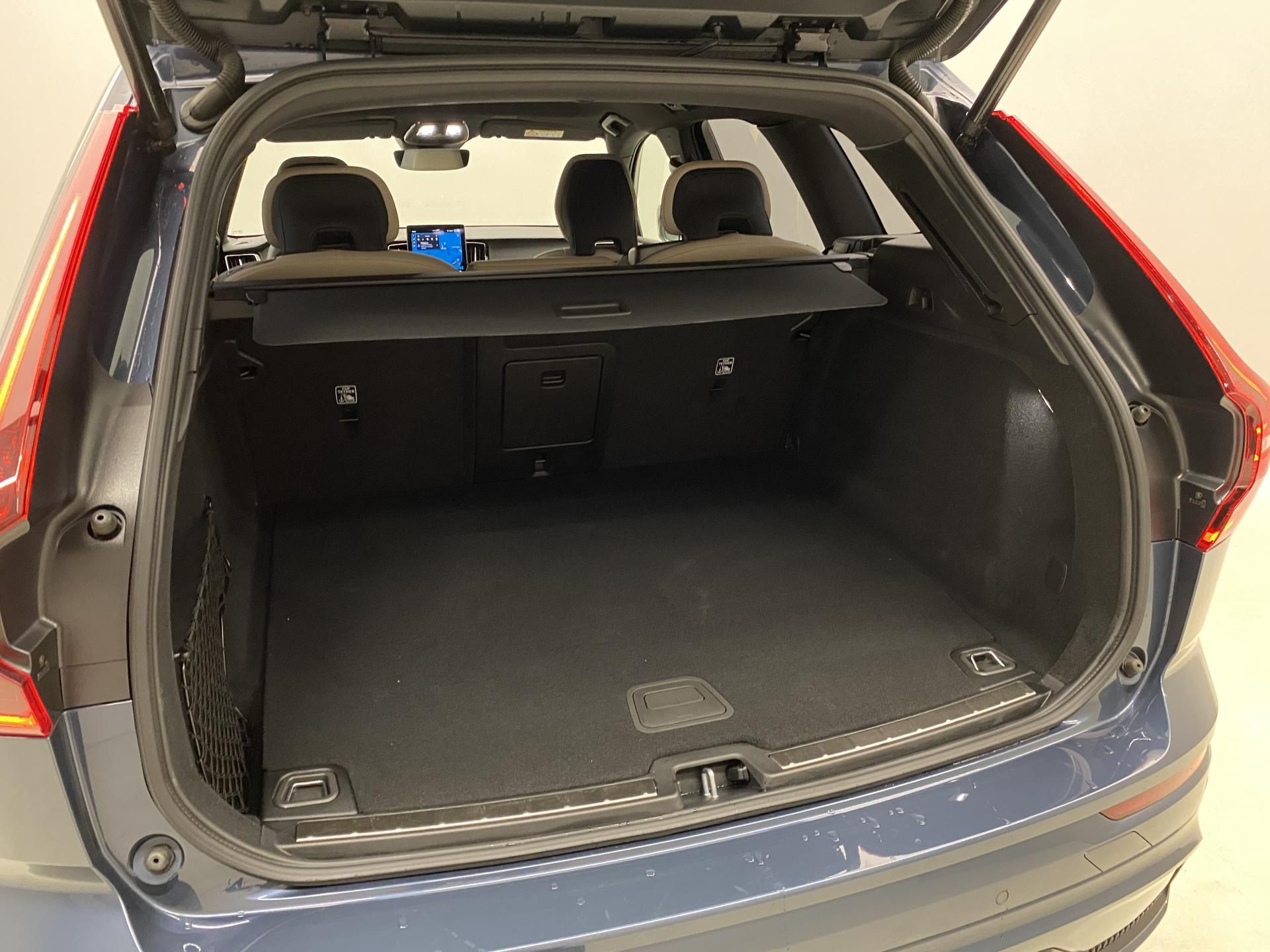 Volvo XC60, T6 AWD DARK PLUS AUT CZ - fotka 6