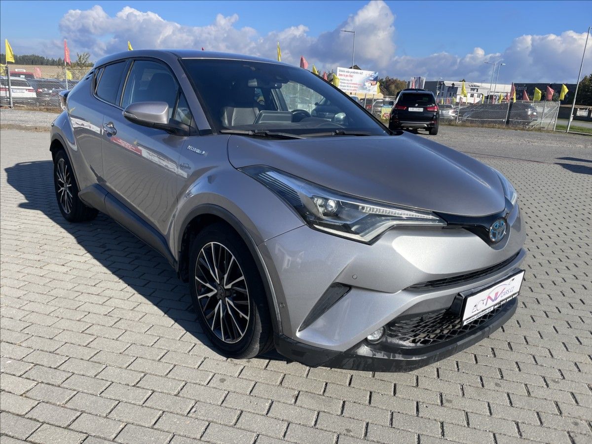 Toyota C-HR, 1,8 i 72kw Hybrid e-CVT - fotka 6