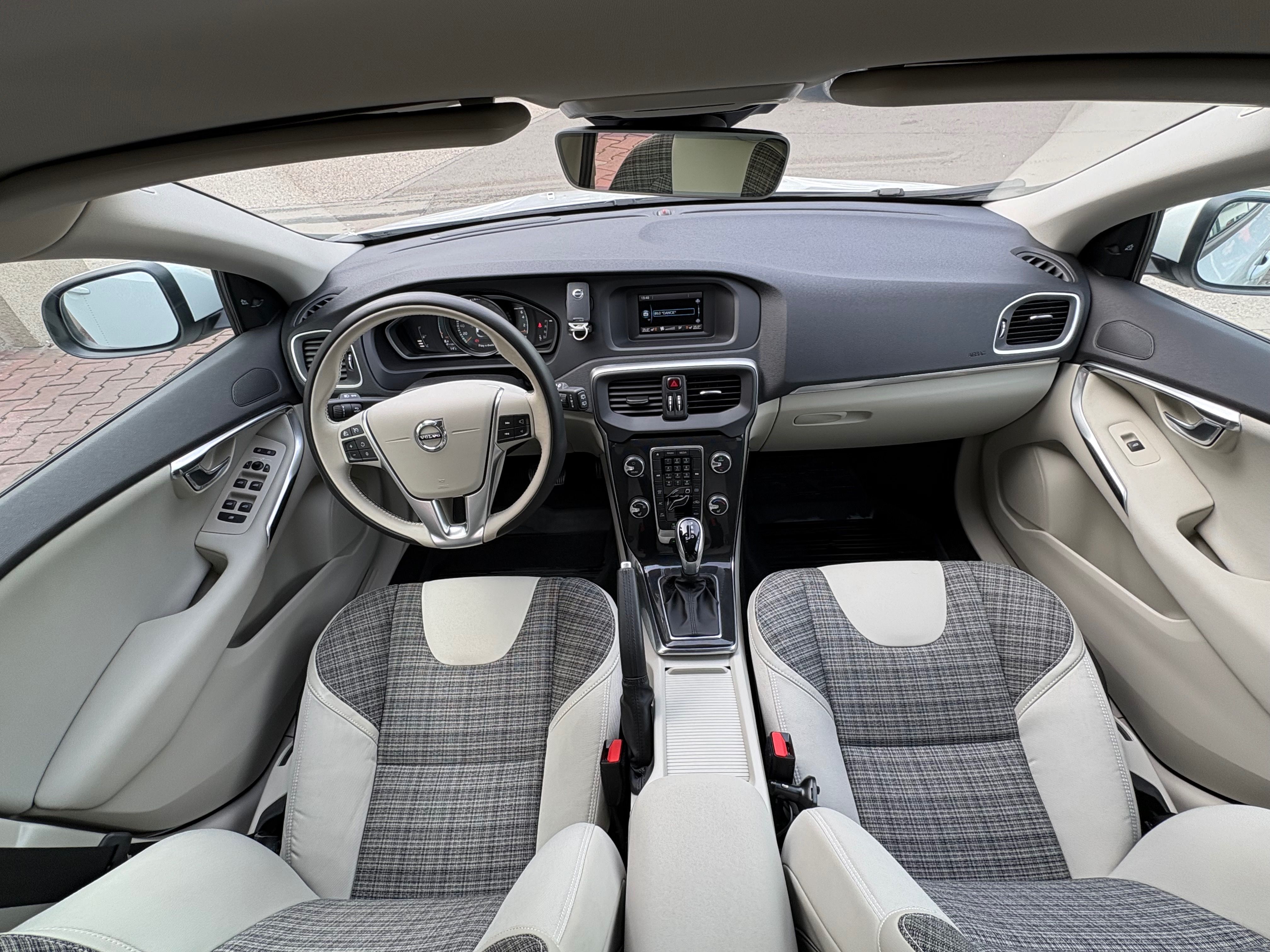 Volvo V40, T2 AUTOMAT - fotka 5