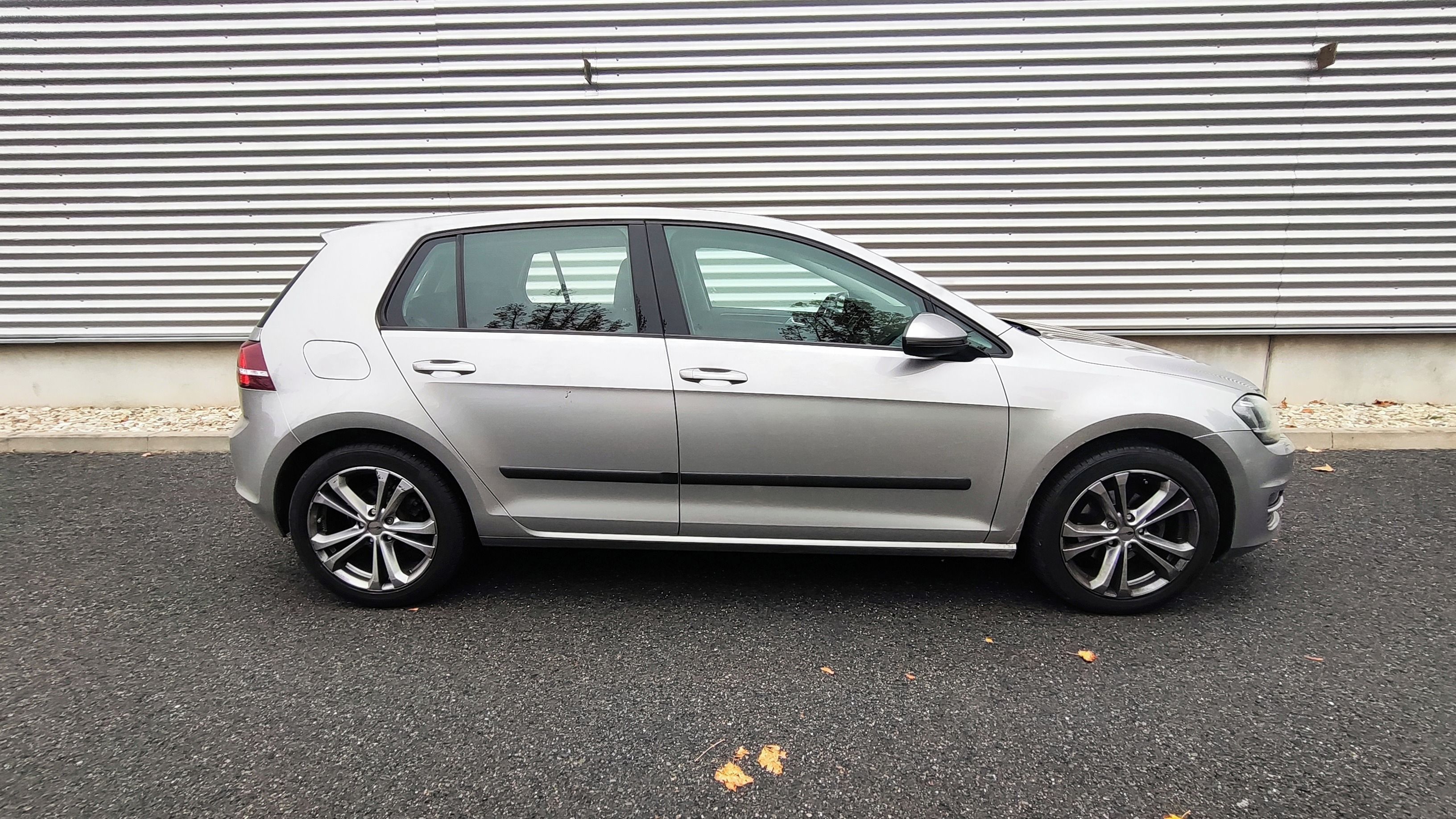 Volkswagen Golf, 1.6 TDI DSG Highline 1.maj ČR - fotka 5