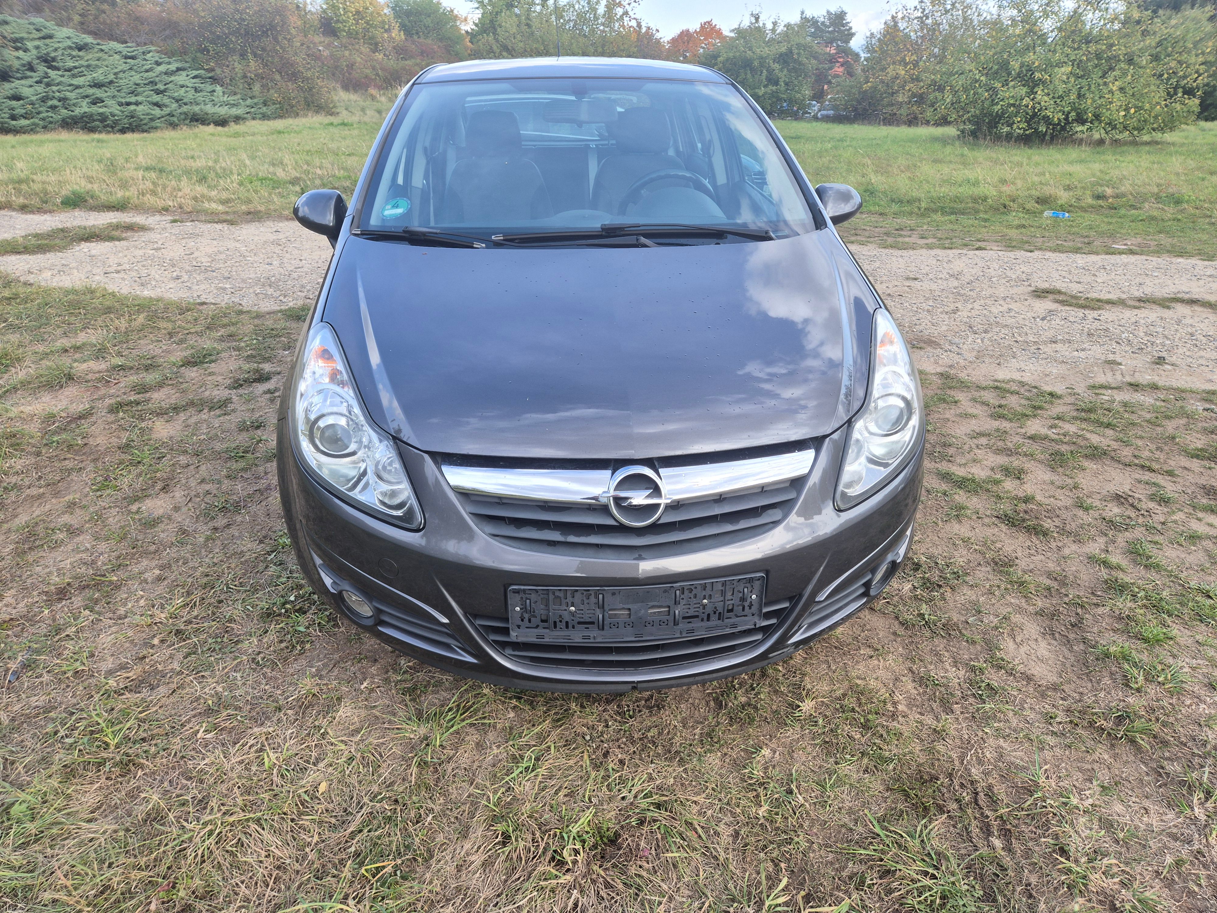 Opel Corsa, 1,4cm 74kw - fotka 2