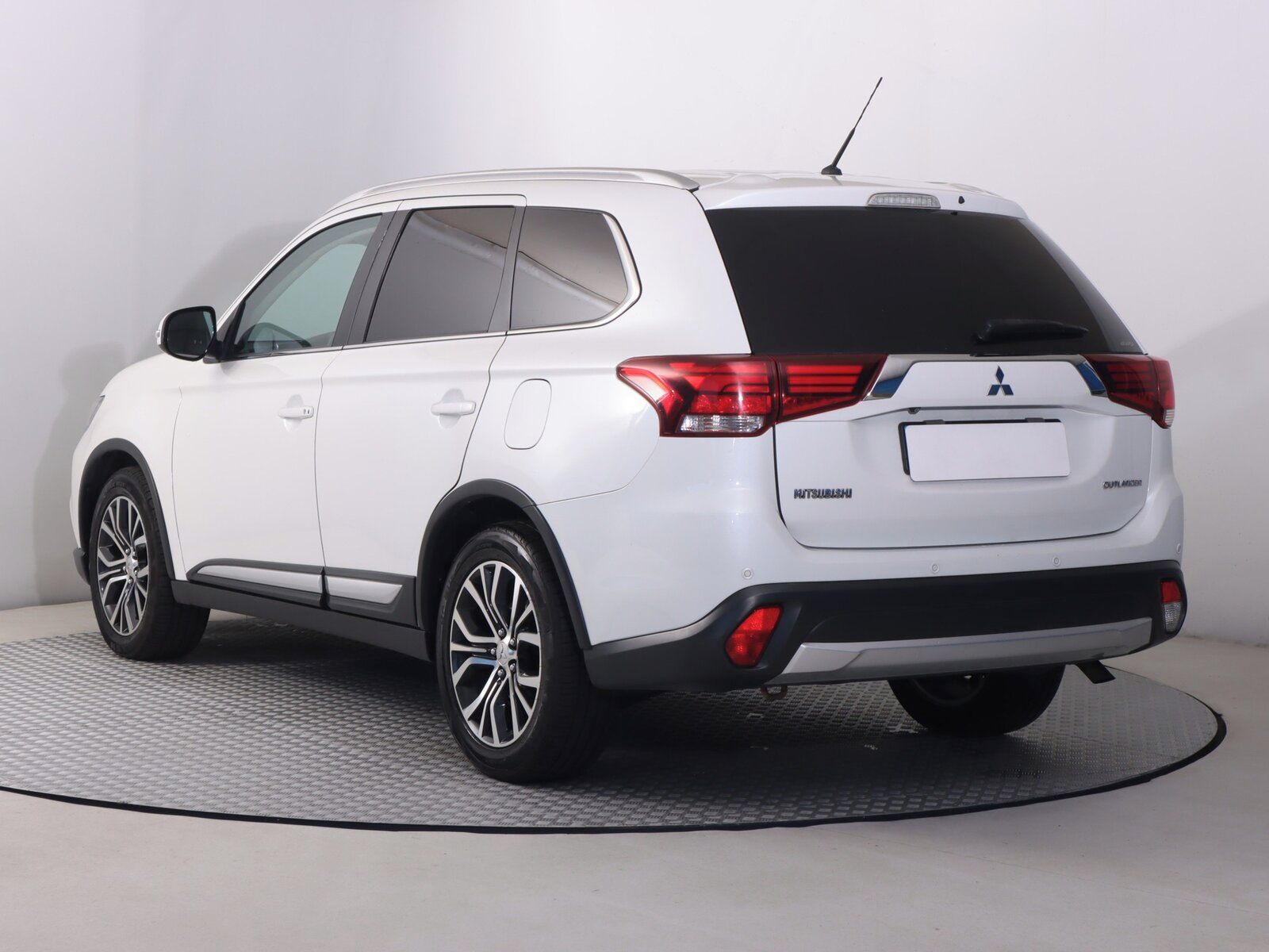 Mitsubishi Outlander, 2.2 DI-D, Instyle, 4X4 - fotka 4