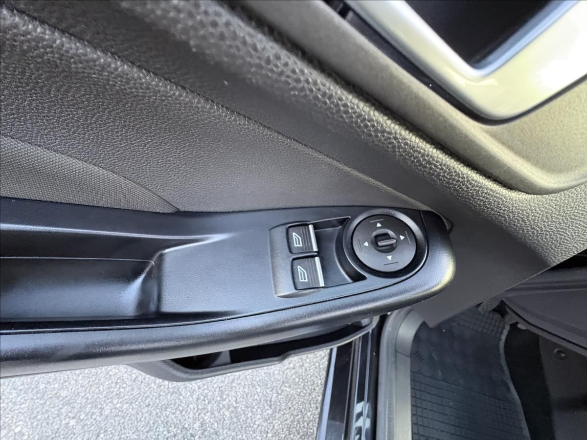 Ford Fiesta, 1,2 i 60kW CZ,5Dv,Klima,Výhřev - fotka 4