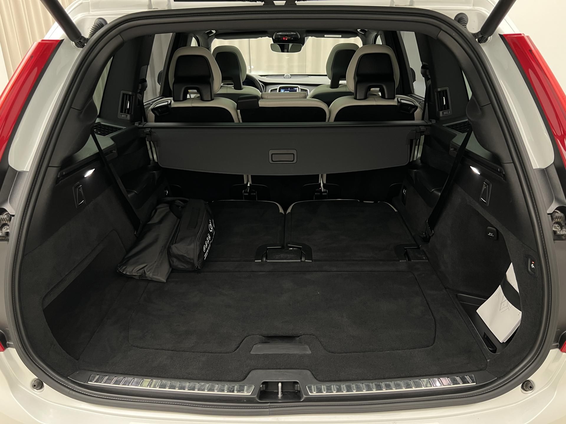 Volvo XC90, B5 AWD R-DESIGN 7 MÍST AUT - fotka 5