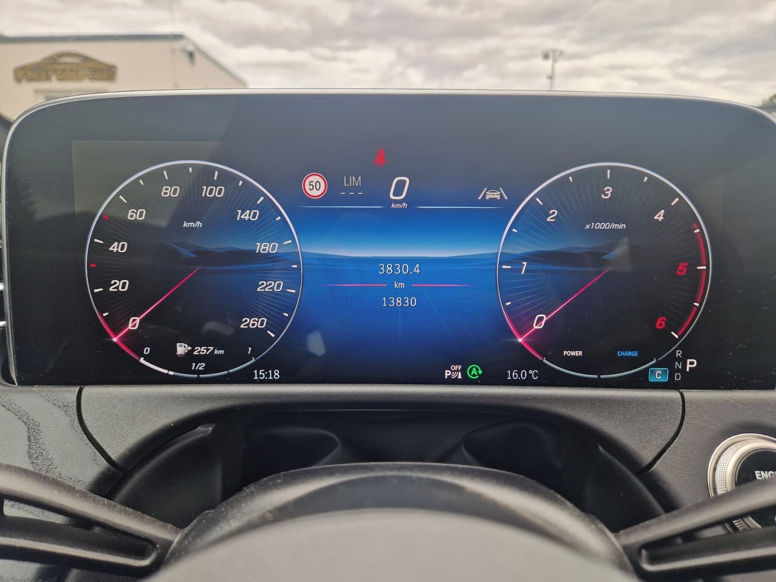 Mercedes-Benz Třídy E, Mercedes BENZ E220d - fotka 3