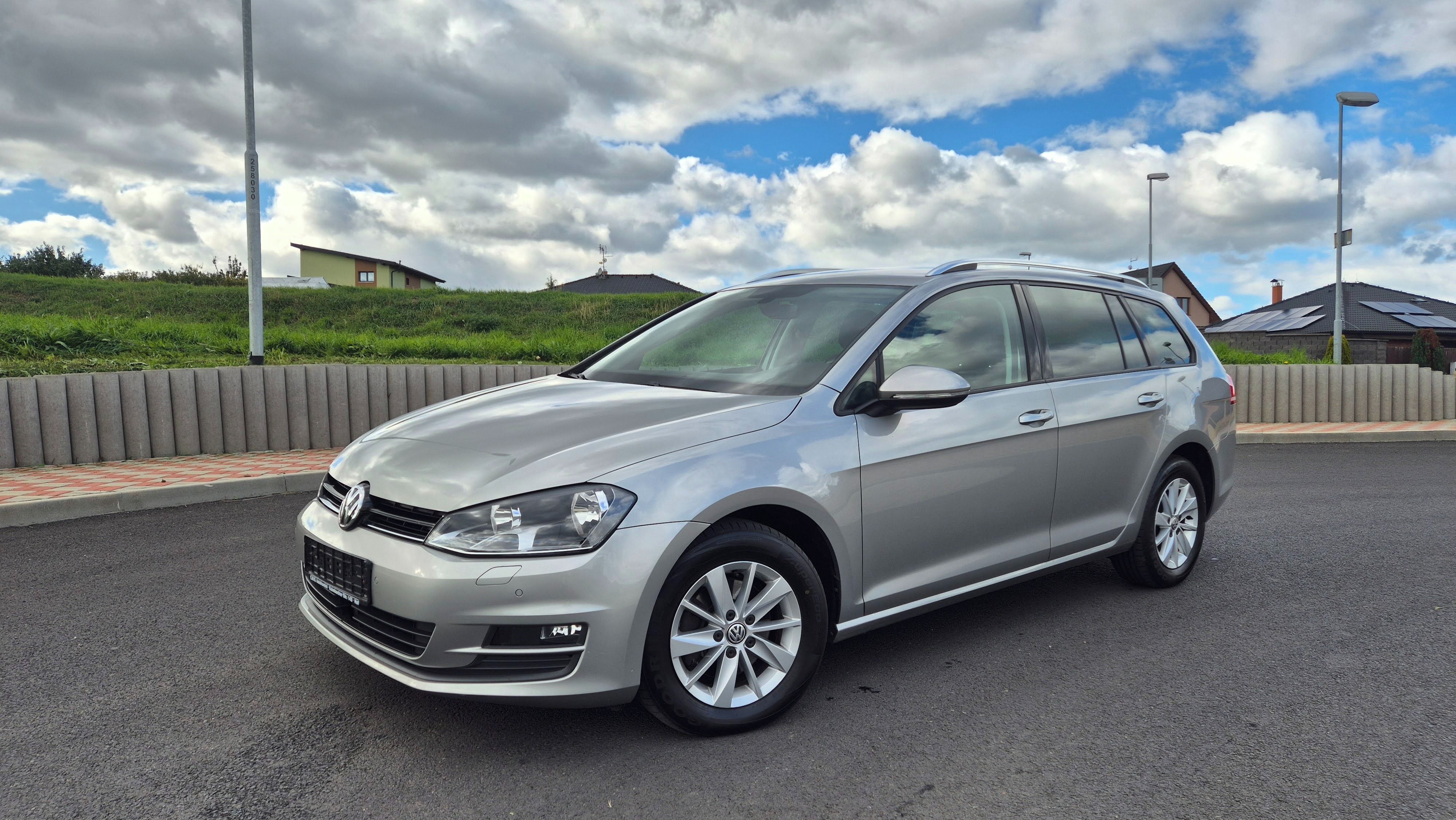 Volkswagen Golf, 1,4tsi 92kw DSG,1.majitel - fotka 2