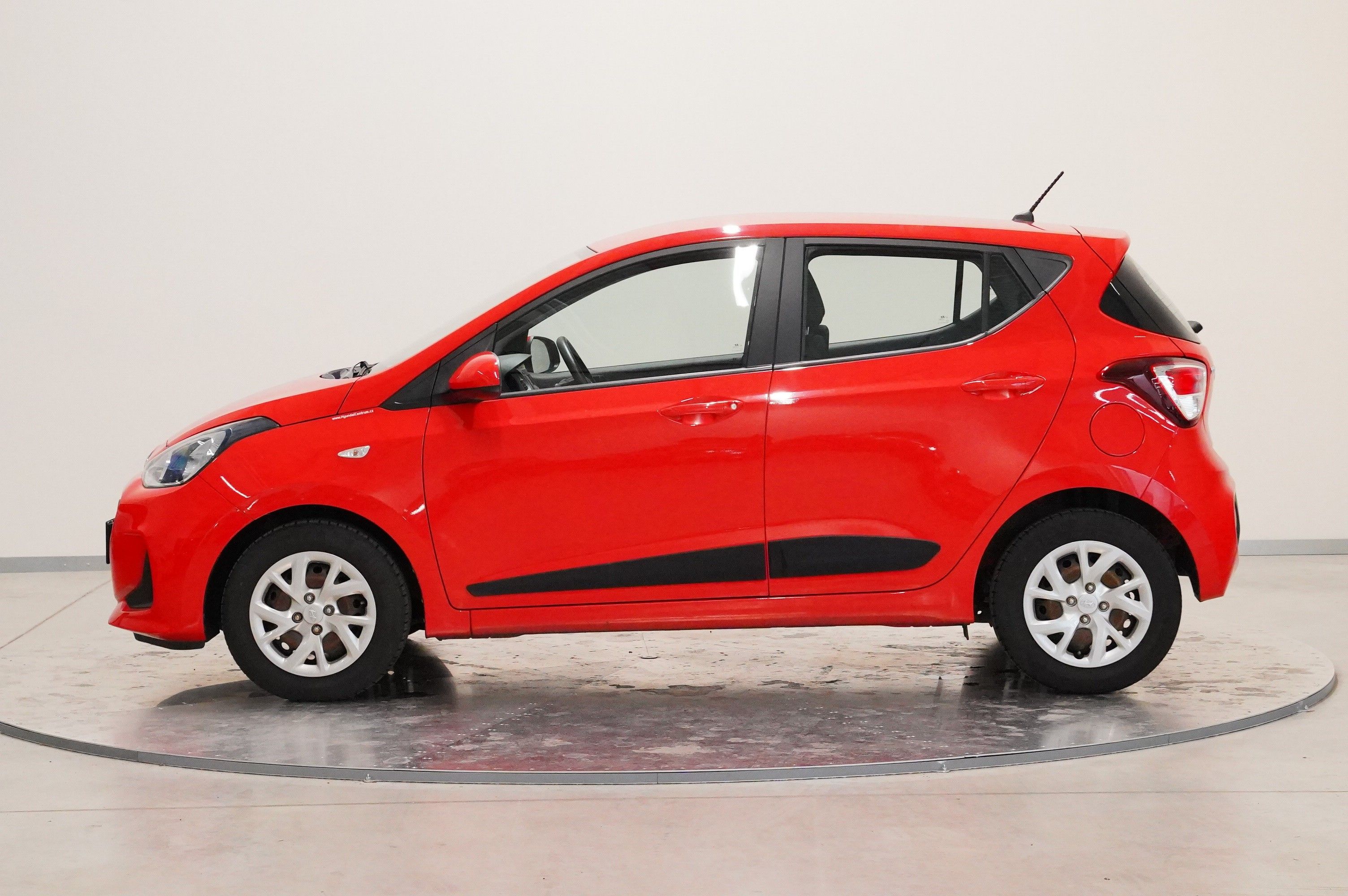 Hyundai i10, 1,0 MPi 49 kW - fotka 3