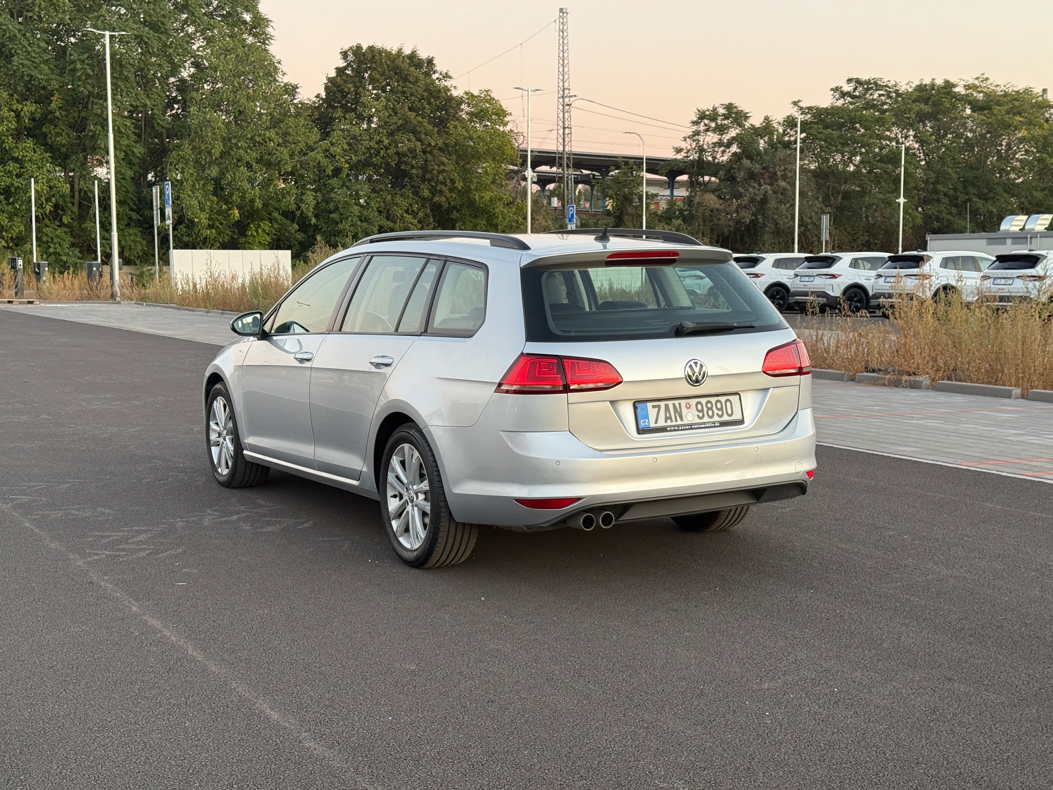 Volkswagen Golf, Variant Highline 2.0 TDI DSG - fotka 4