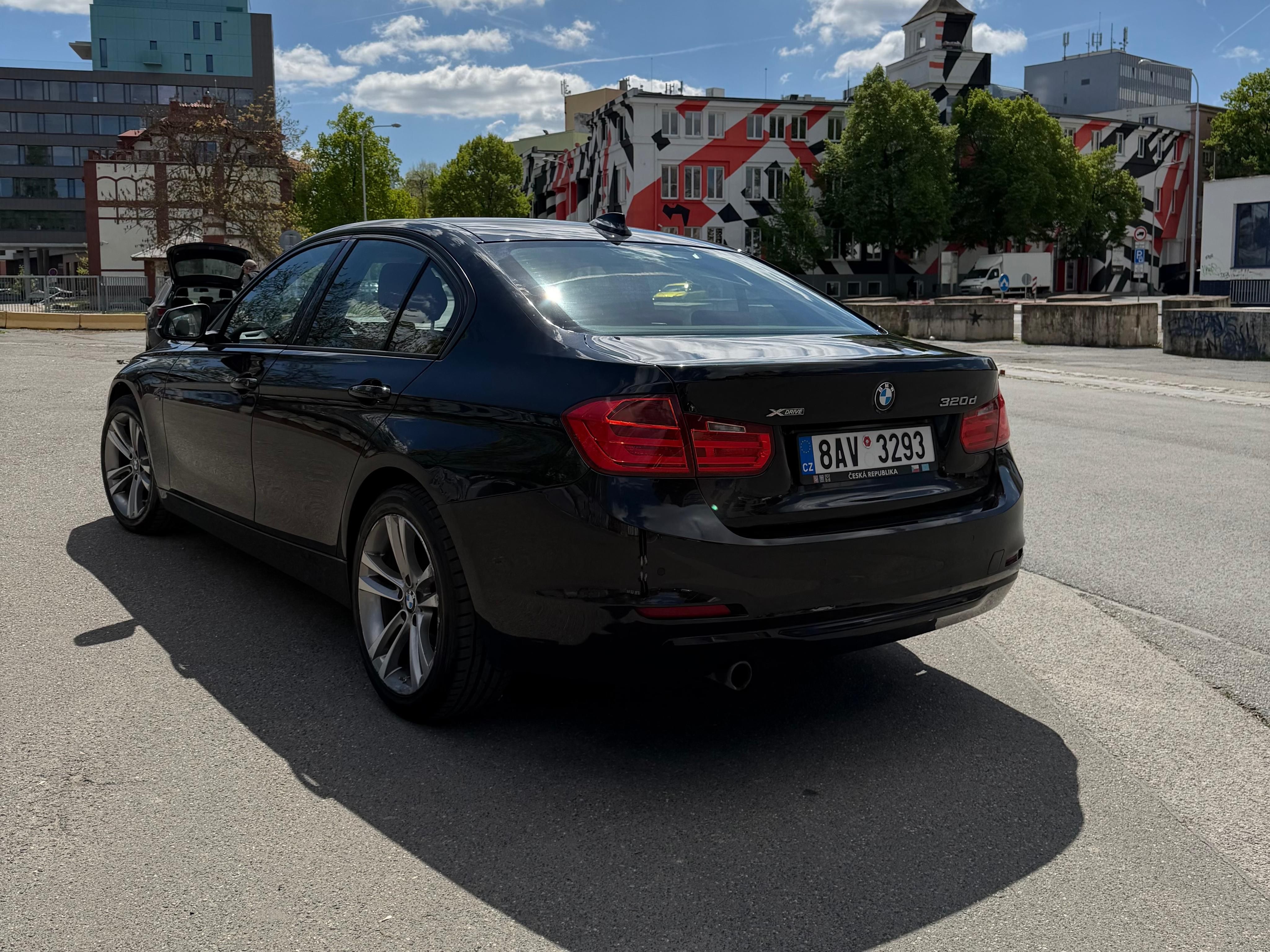 BMW Řada 3, 320d F30 xDrive HUD Kůže - fotka 4