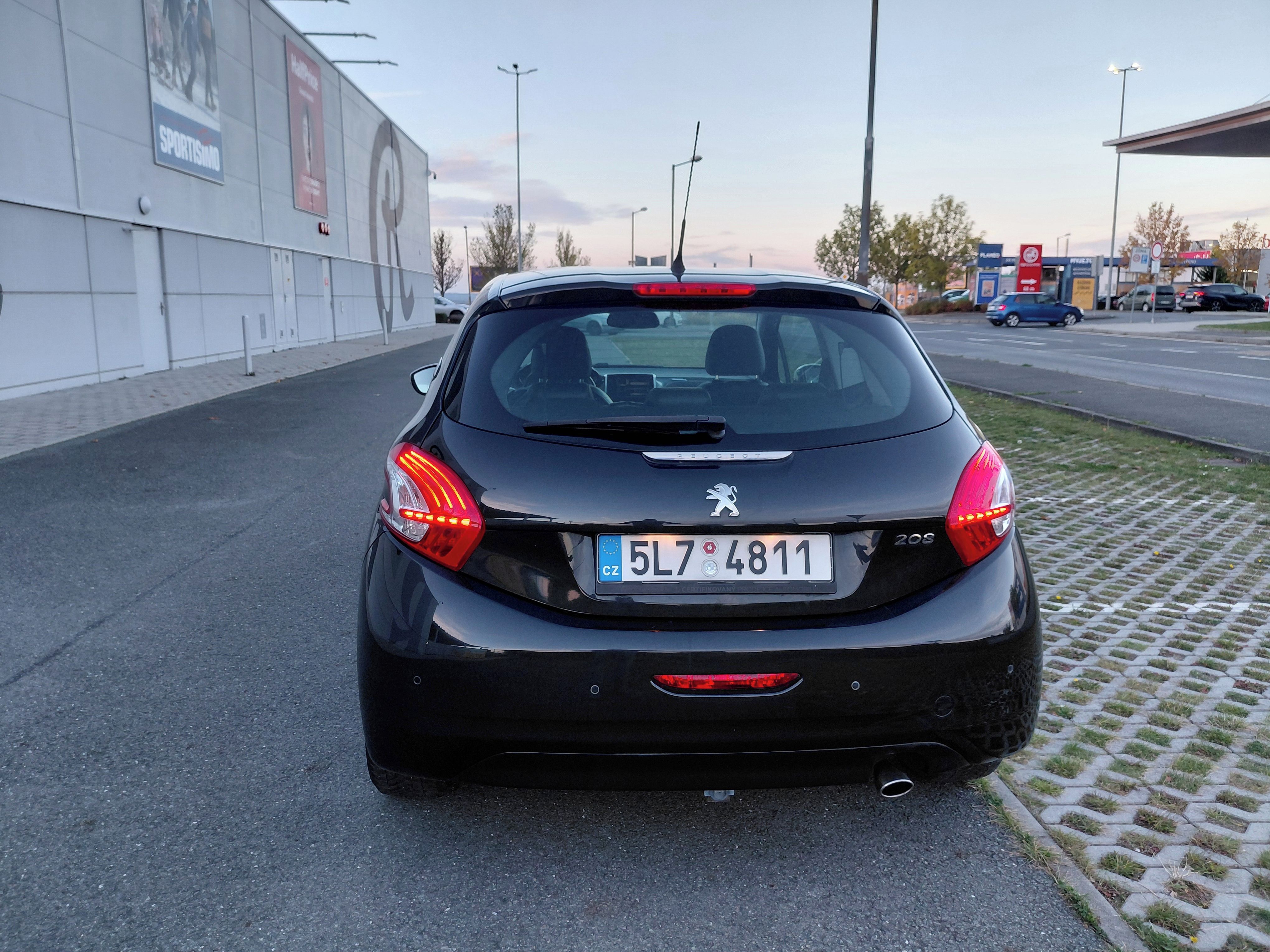 Peugeot 208, 1.6 16V 88KW PĚKNÉ,ZACHOVALÉ - fotka 6