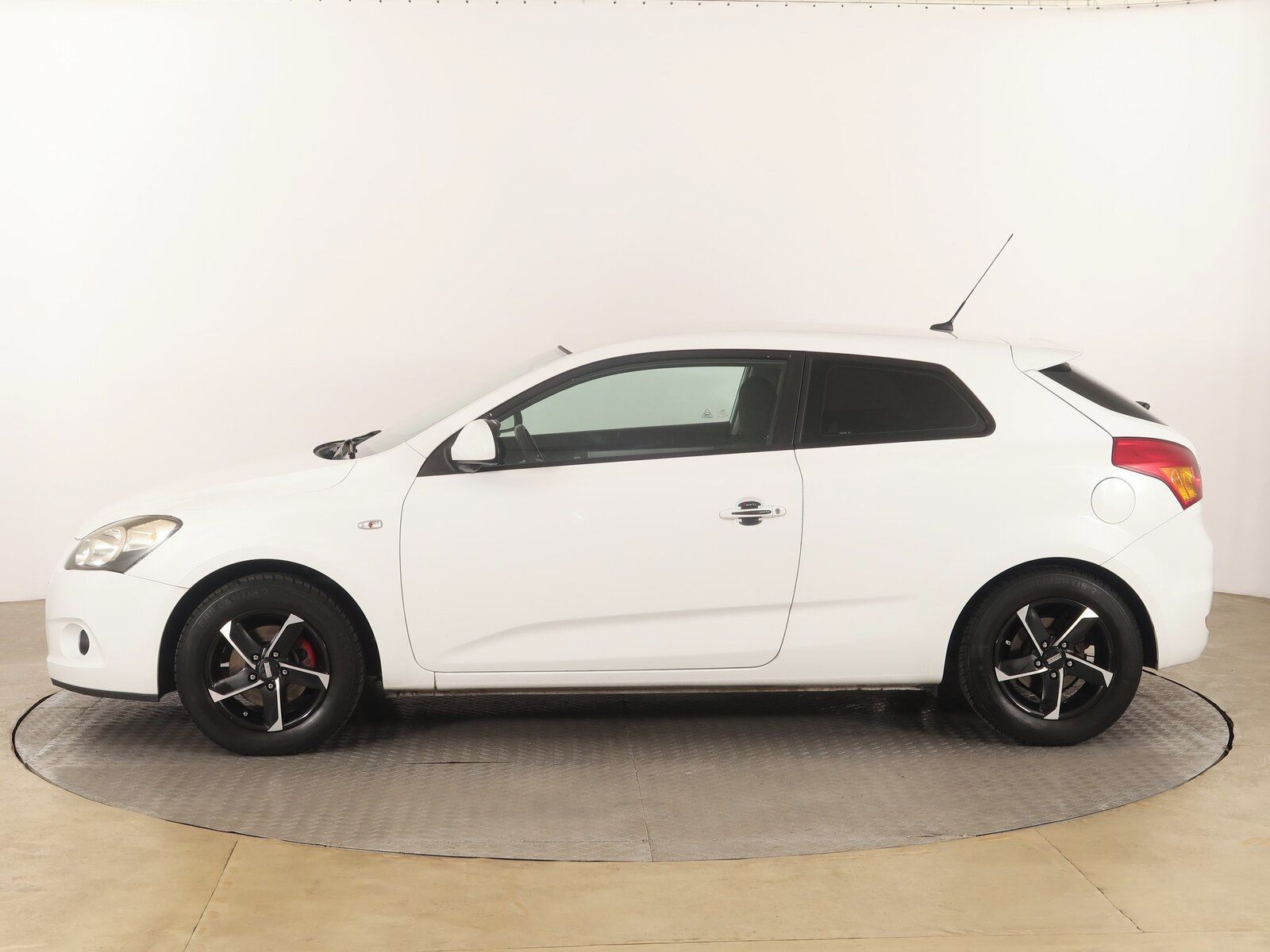 Kia Cee´d, 1.4 CVVT, Serv.kniha - fotka 3