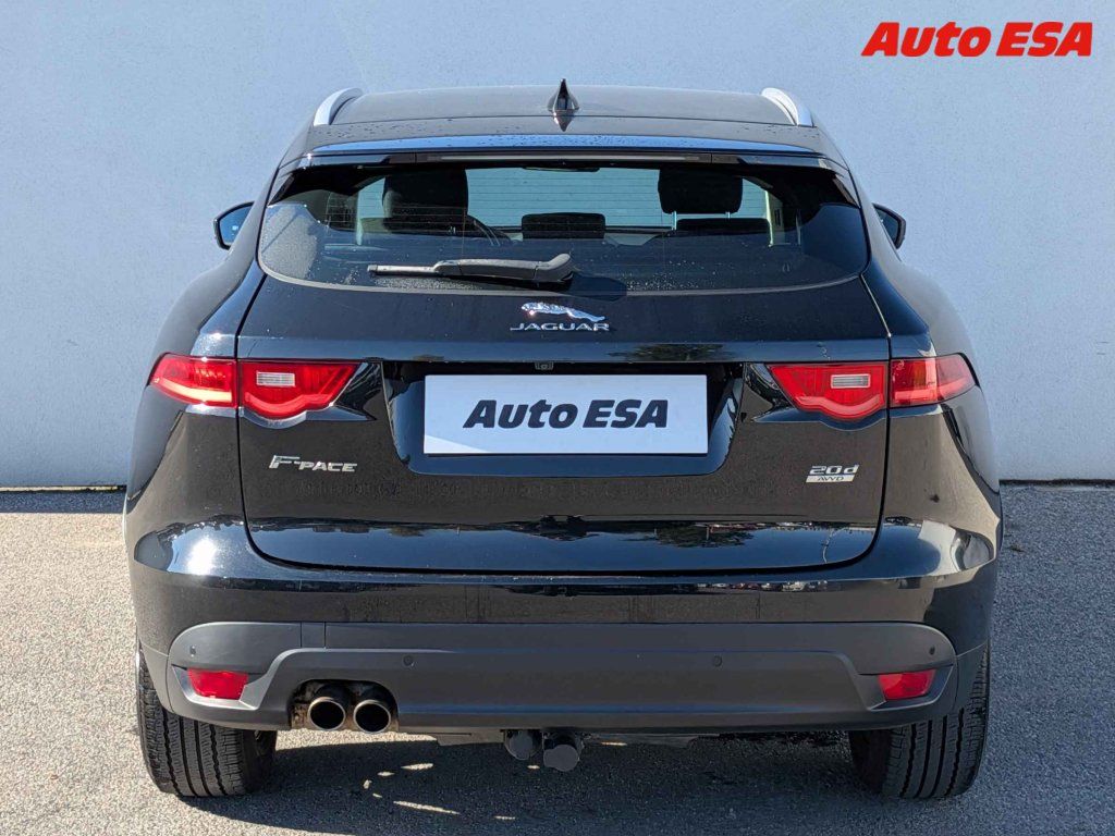Jaguar F-Pace, 2.0D 4x4,ČR,AT,navi - fotka 5