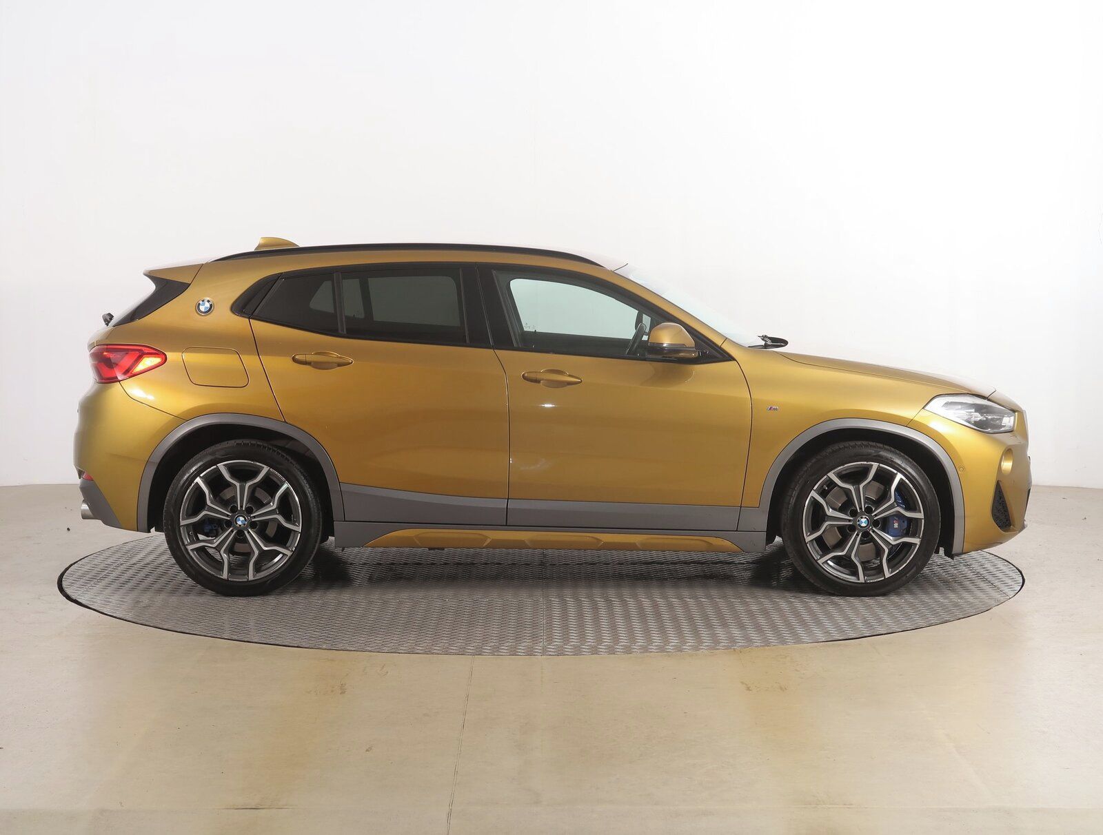 BMW X2, xDrive18d, M Paket, 4X4 - fotka 6
