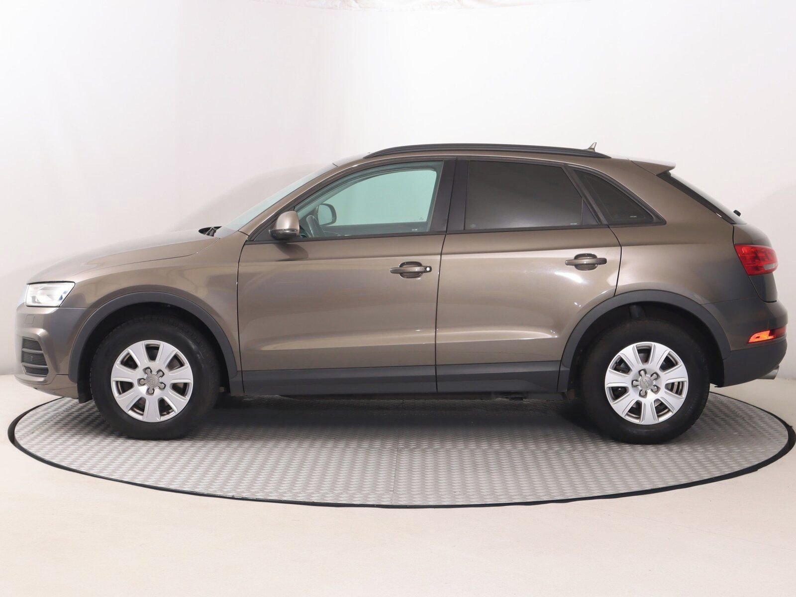 Audi Q3, 2.0 TDI, Automat, Serv.kniha - fotka 3