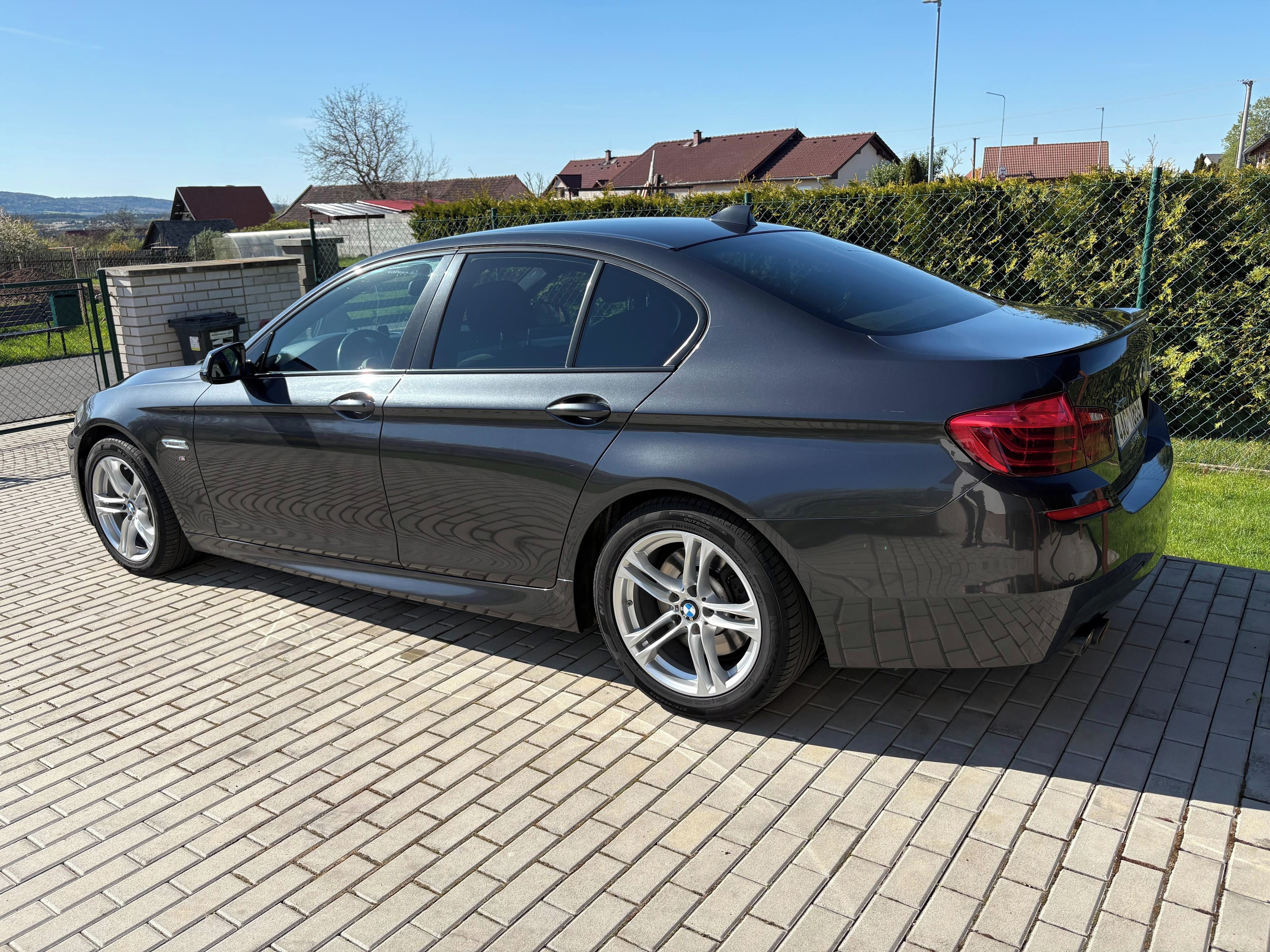 BMW Řada 5, 530d xDrive M packet - fotka 2
