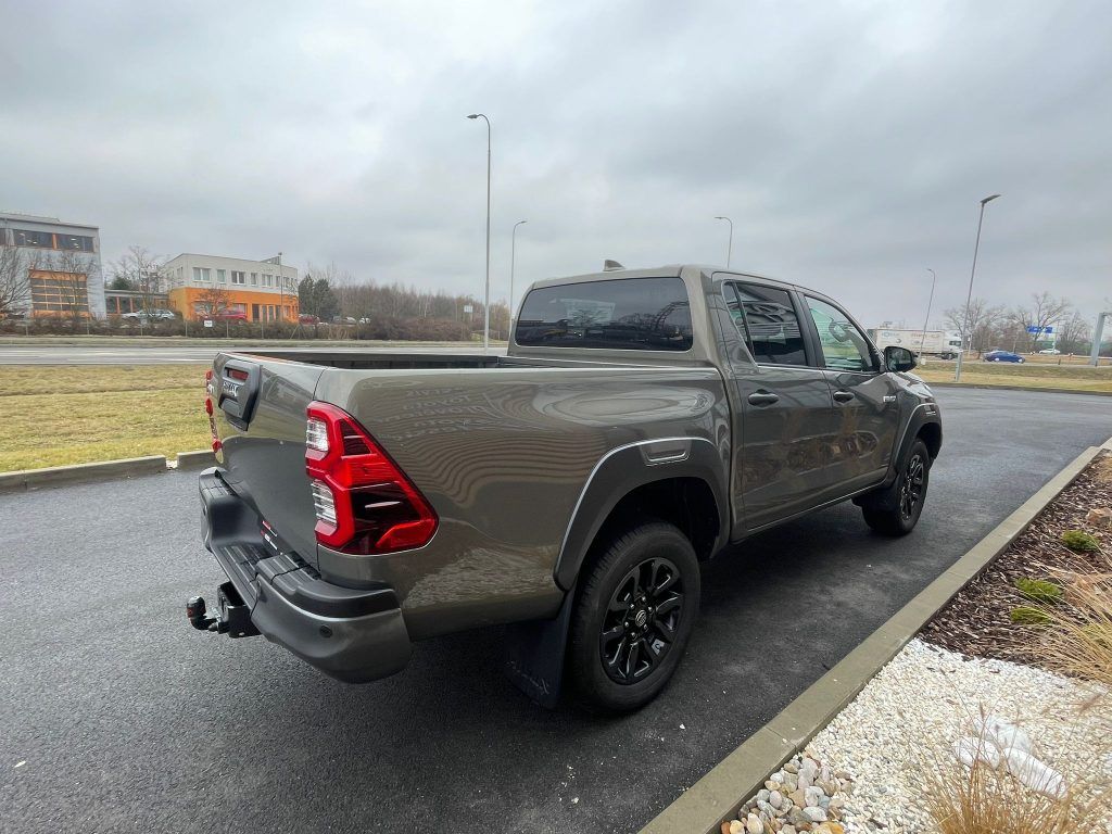 Toyota Hilux, 2.8 D-4D automat Invincible - fotka 6