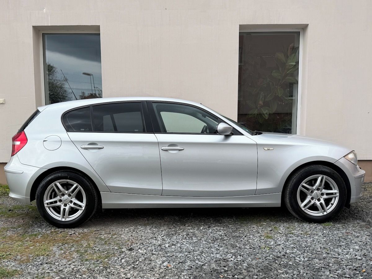BMW Řada 1, 116i 90kW, pěkný stav - fotka 6