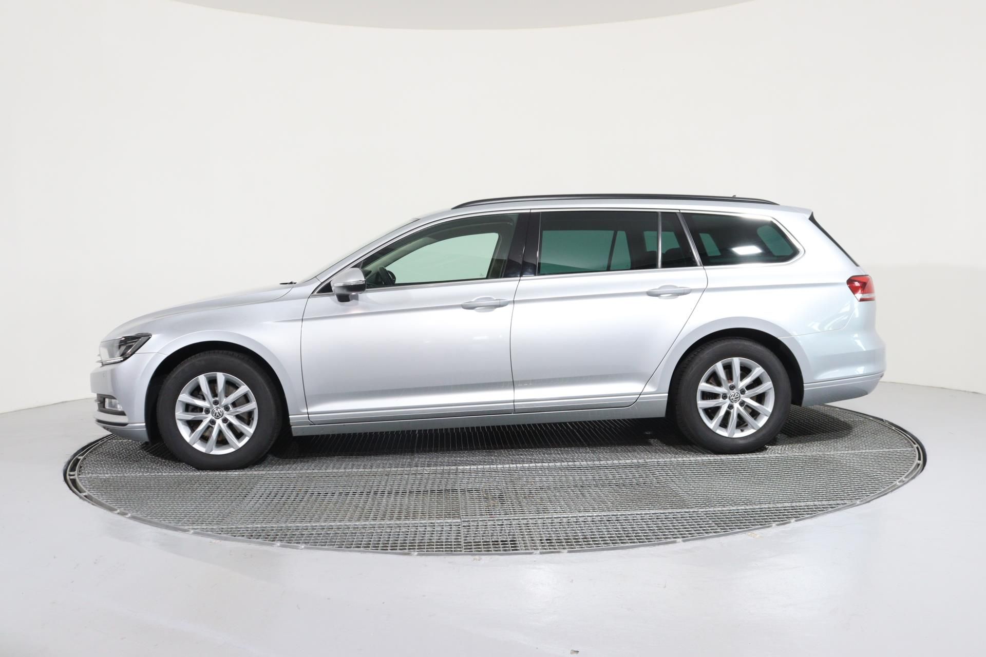 Volkswagen Passat, 2,0 TDI 110kW Comfortline DSG - fotka 3