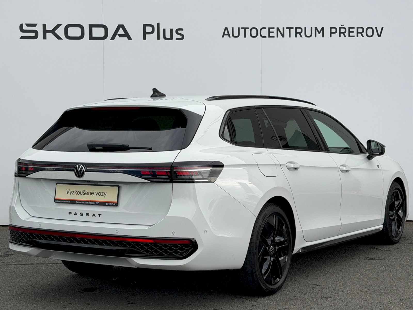 Volkswagen Passat, 2.0 TDI 110 kW R-LINE - fotka 2