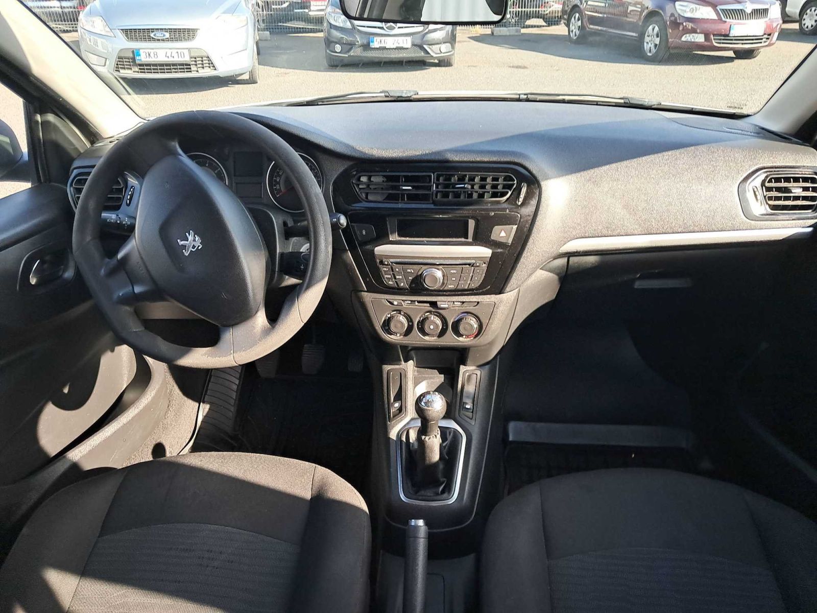 Peugeot 301, 1.2 VTi, po STK, oblíbený vůz - fotka 3