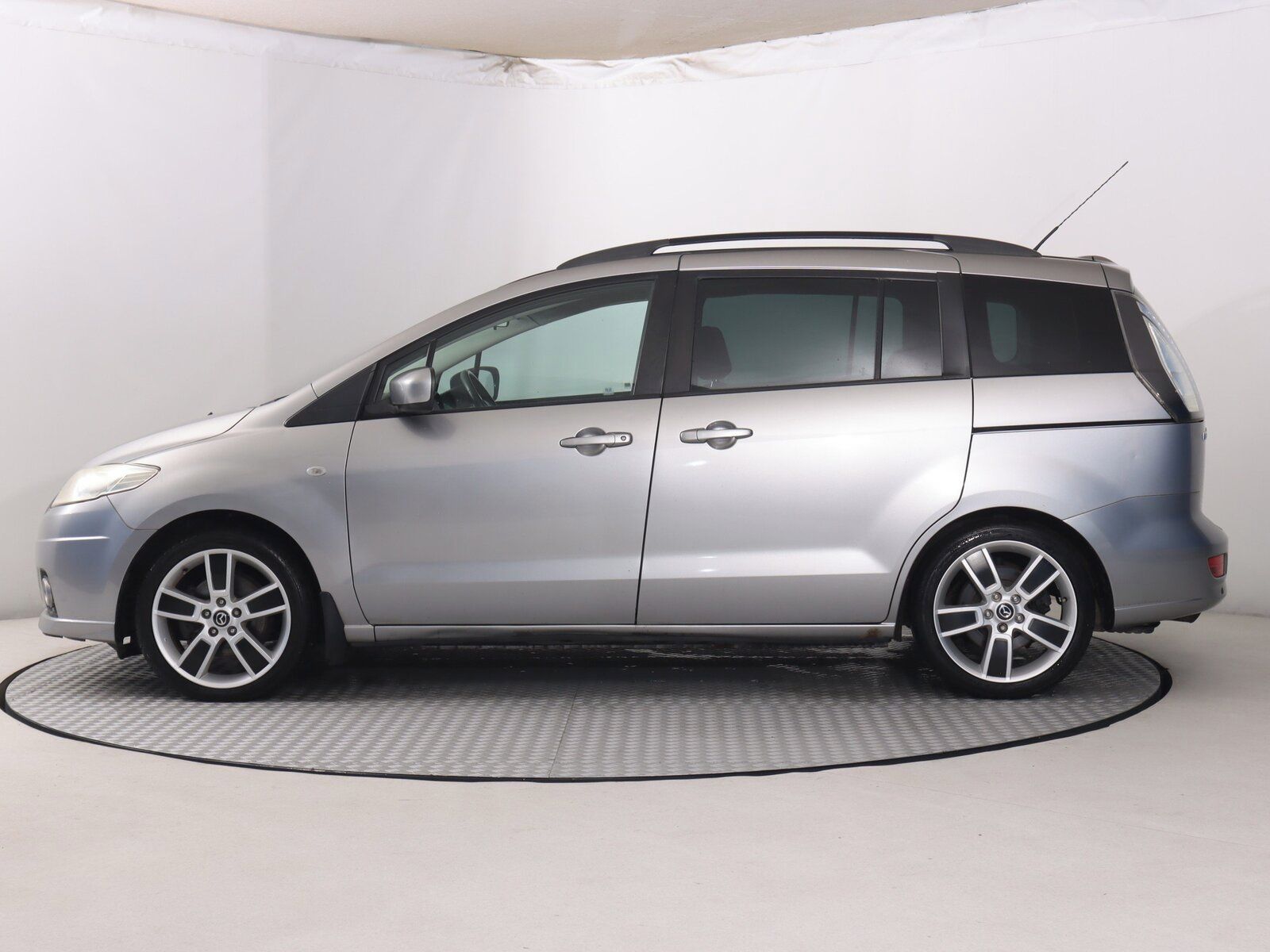 Mazda 5, 2.0 CD, 7 míst - fotka 3
