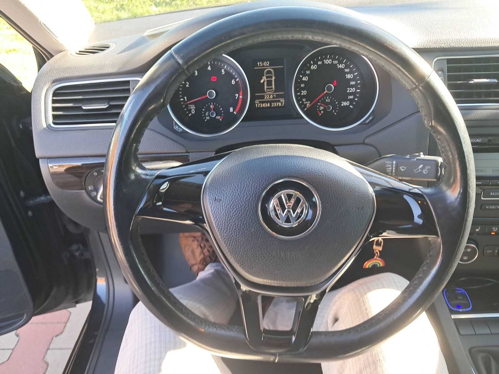 Volkswagen Jetta, 1.2 TSI, Automatická klima - fotka 3