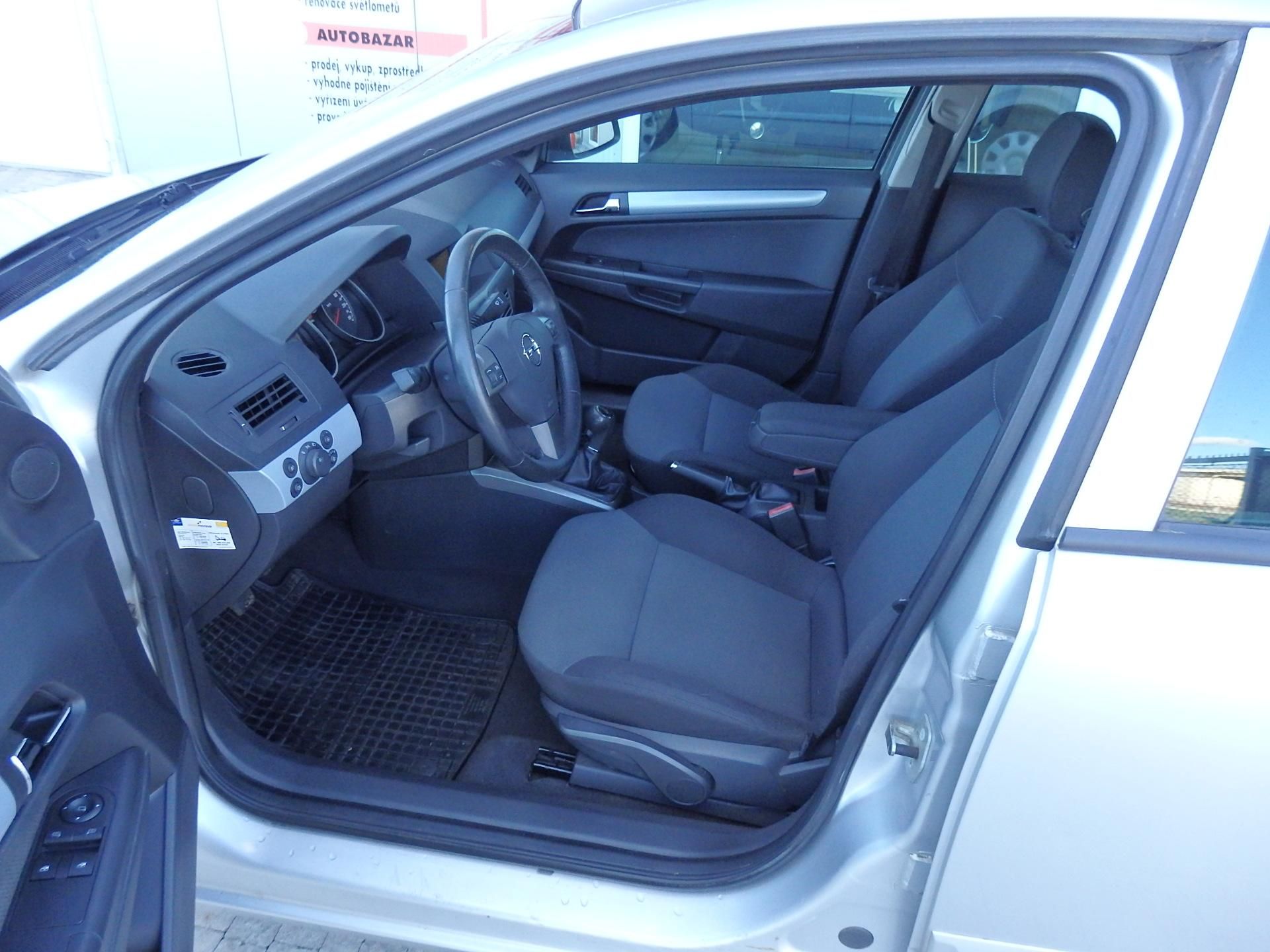 Opel Astra, 1.6i 77 kW DIGI. KLIMA - fotka 6