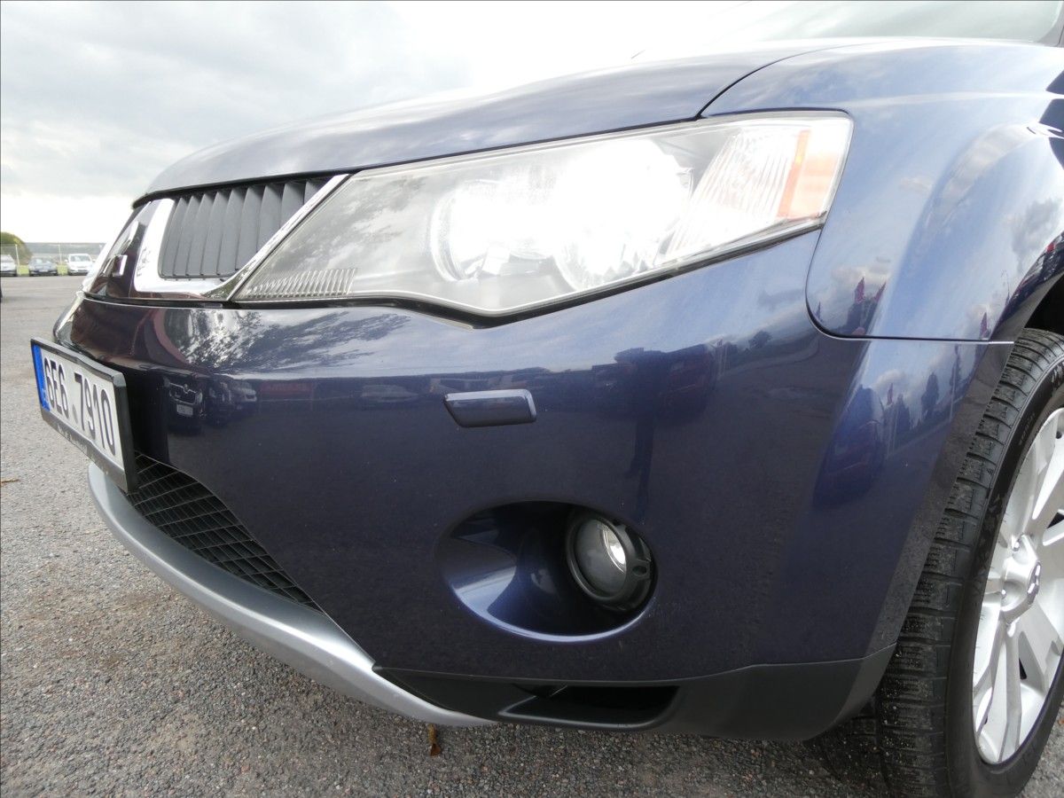 Mitsubishi Outlander, 2,4 i 125kW 7.míst,4x4,automat - fotka 4