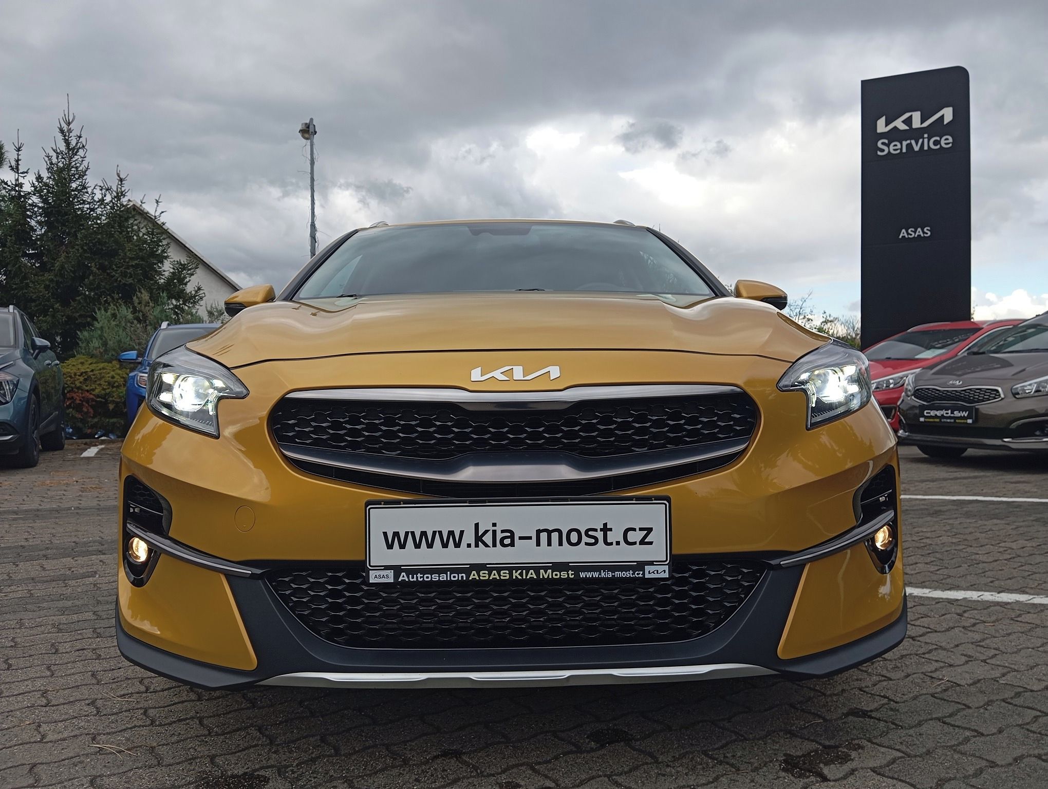 Kia XCee´d, 1.5 T-GDi 7DCT Exclusive - fotka 3