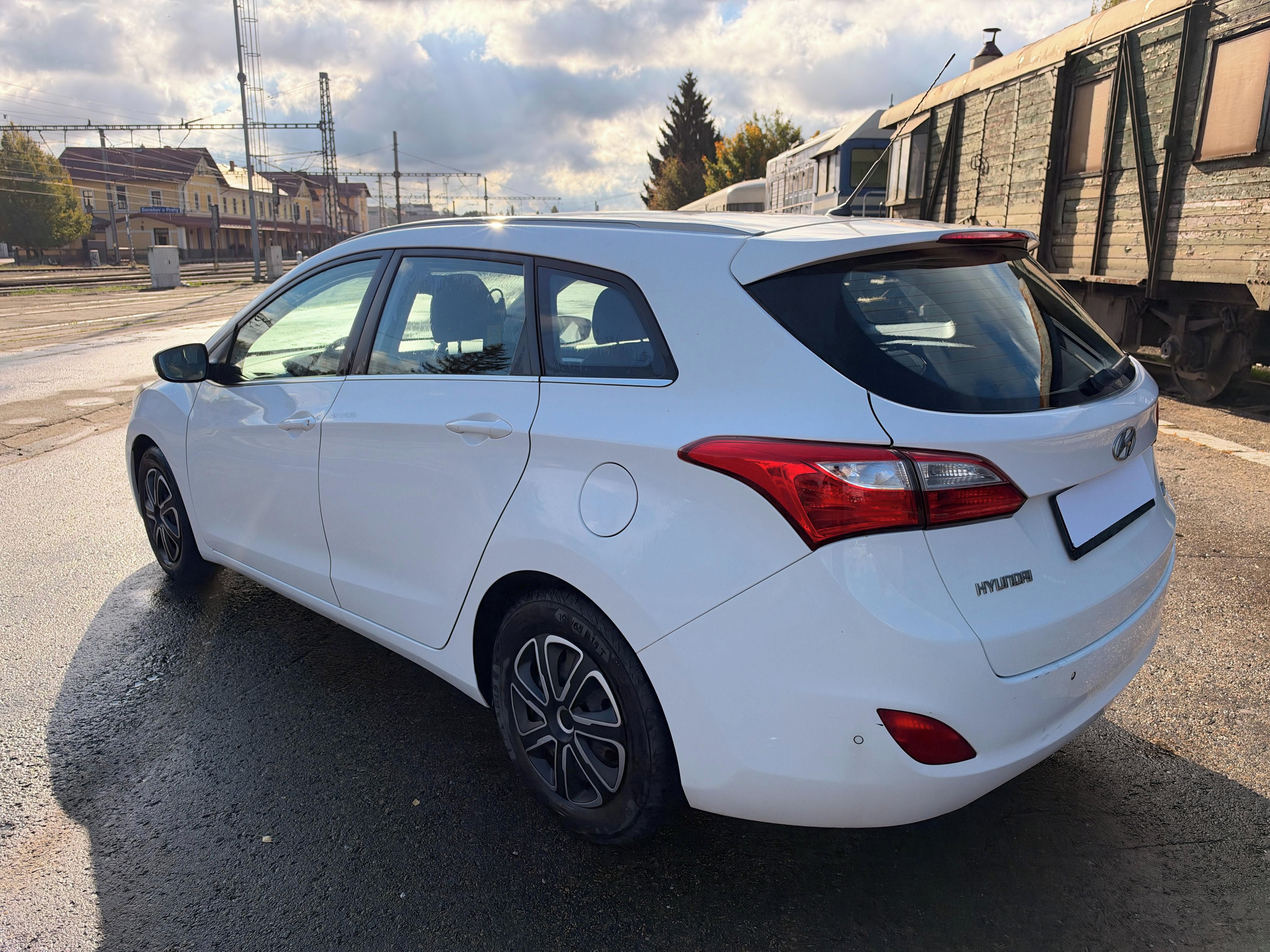 Hyundai i30, 1.6CRDi 81kW TRIKOLOR SMART CO - fotka 5