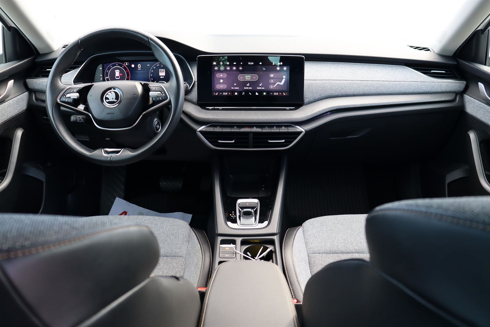Škoda Octavia, Combi 2.0TDi Top Selection - fotka 3