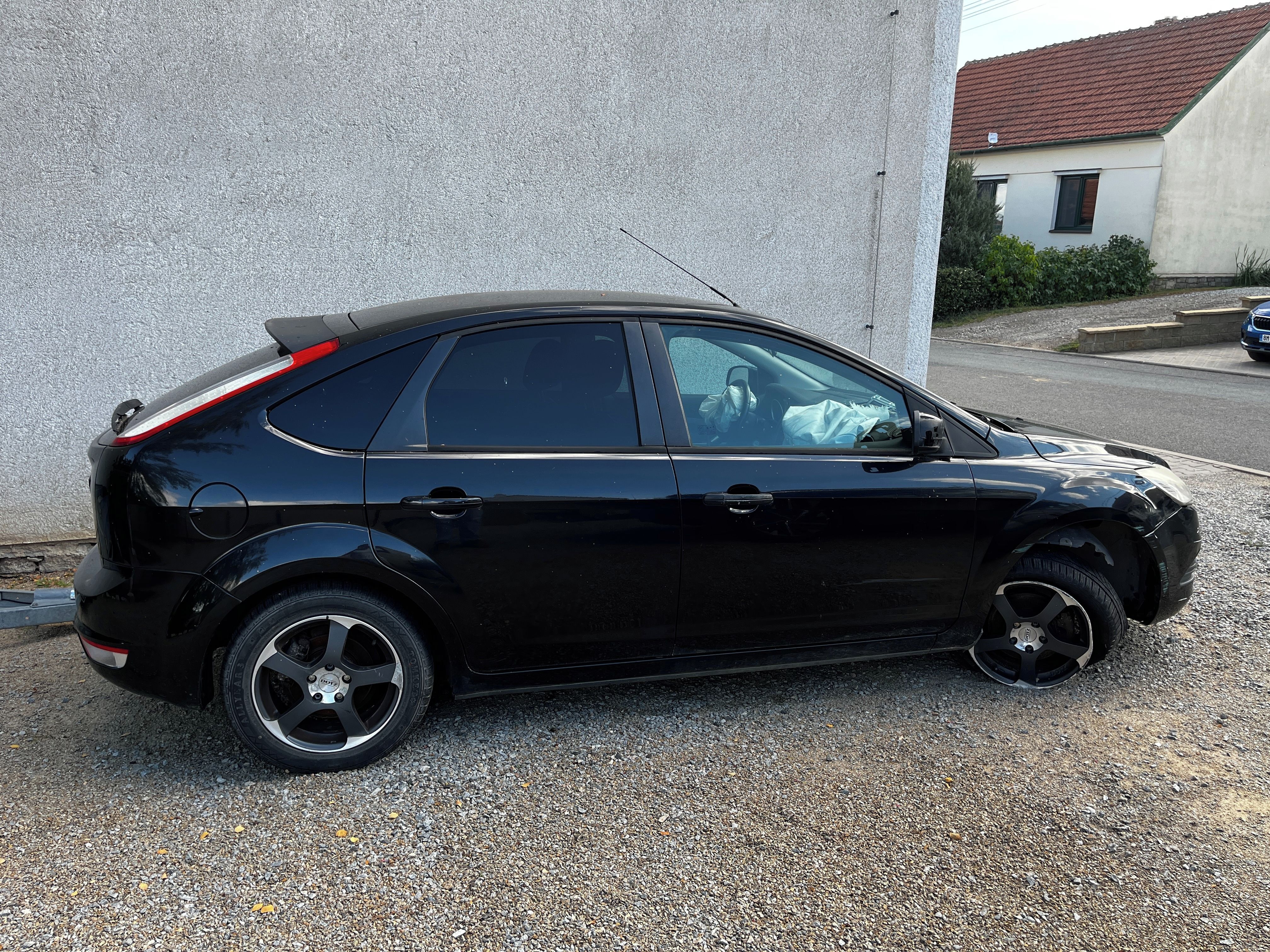 Ford Focus, Bouráno, Bez kola, Motor OK - fotka 2