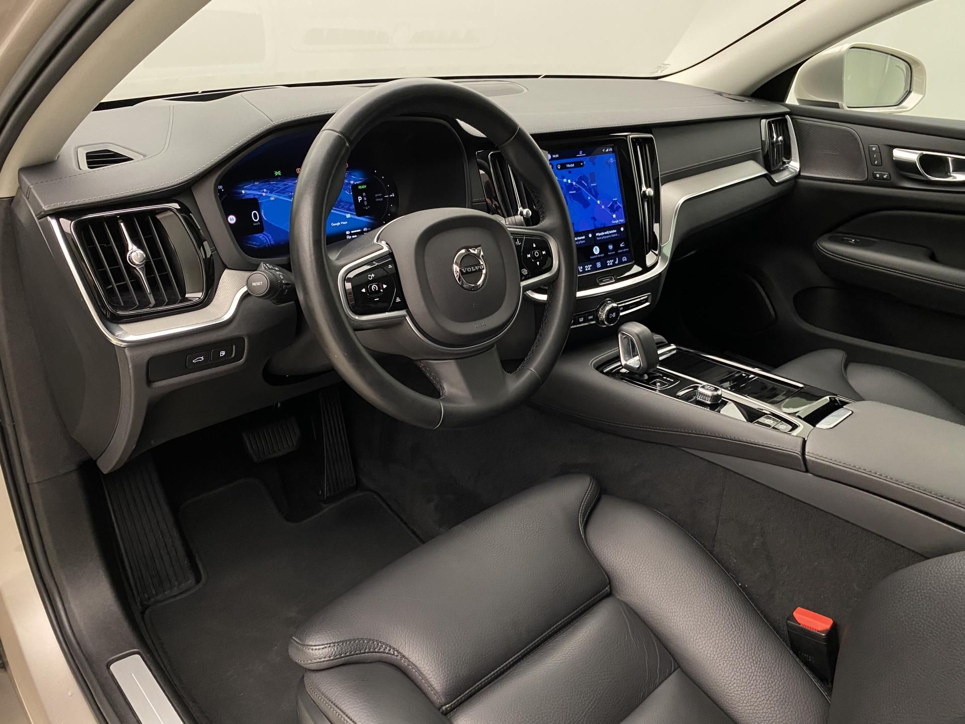 Volvo V60, T6 RECHARGE BRIGHT ULTIMATE CZ - fotka 4