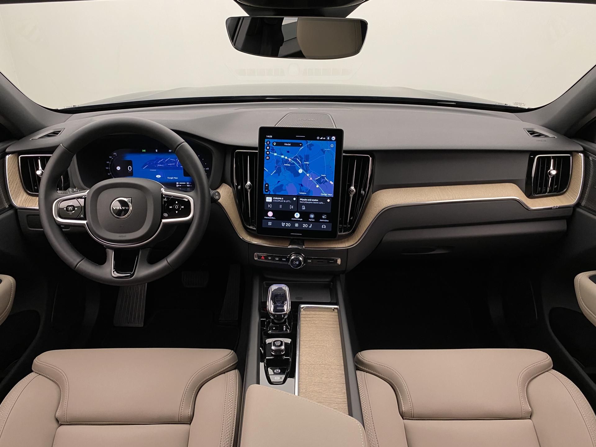 Volvo XC60, T6 AWD DARK PLUS AUT CZ - fotka 2