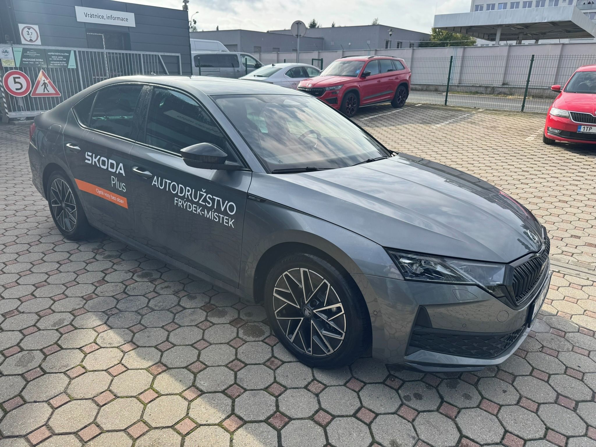 Škoda Octavia, Sportline 1,5TSI 110 kW 7DSG - fotka 6