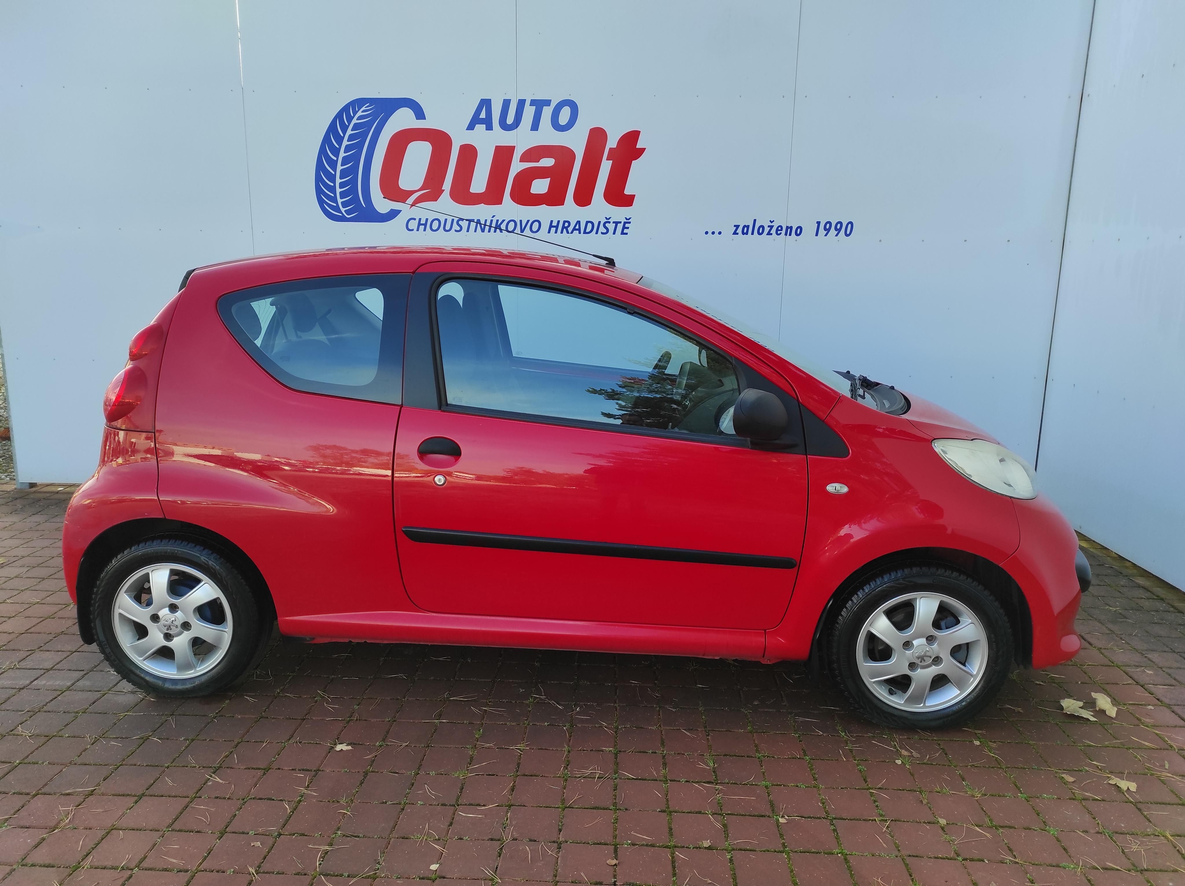 Peugeot 107, 1.0 ČR 1.M. SERVIS 26 tis. km - fotka 4
