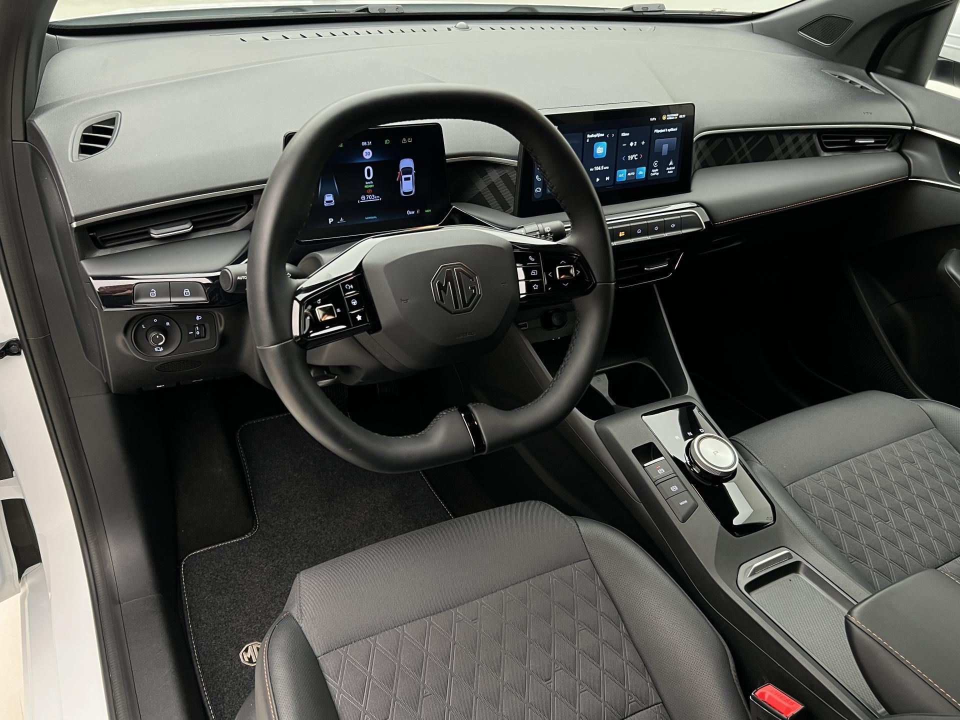 MG MG3, EXCLUSIVE HYBRID+ AUT CZ 1.maj - fotka 4