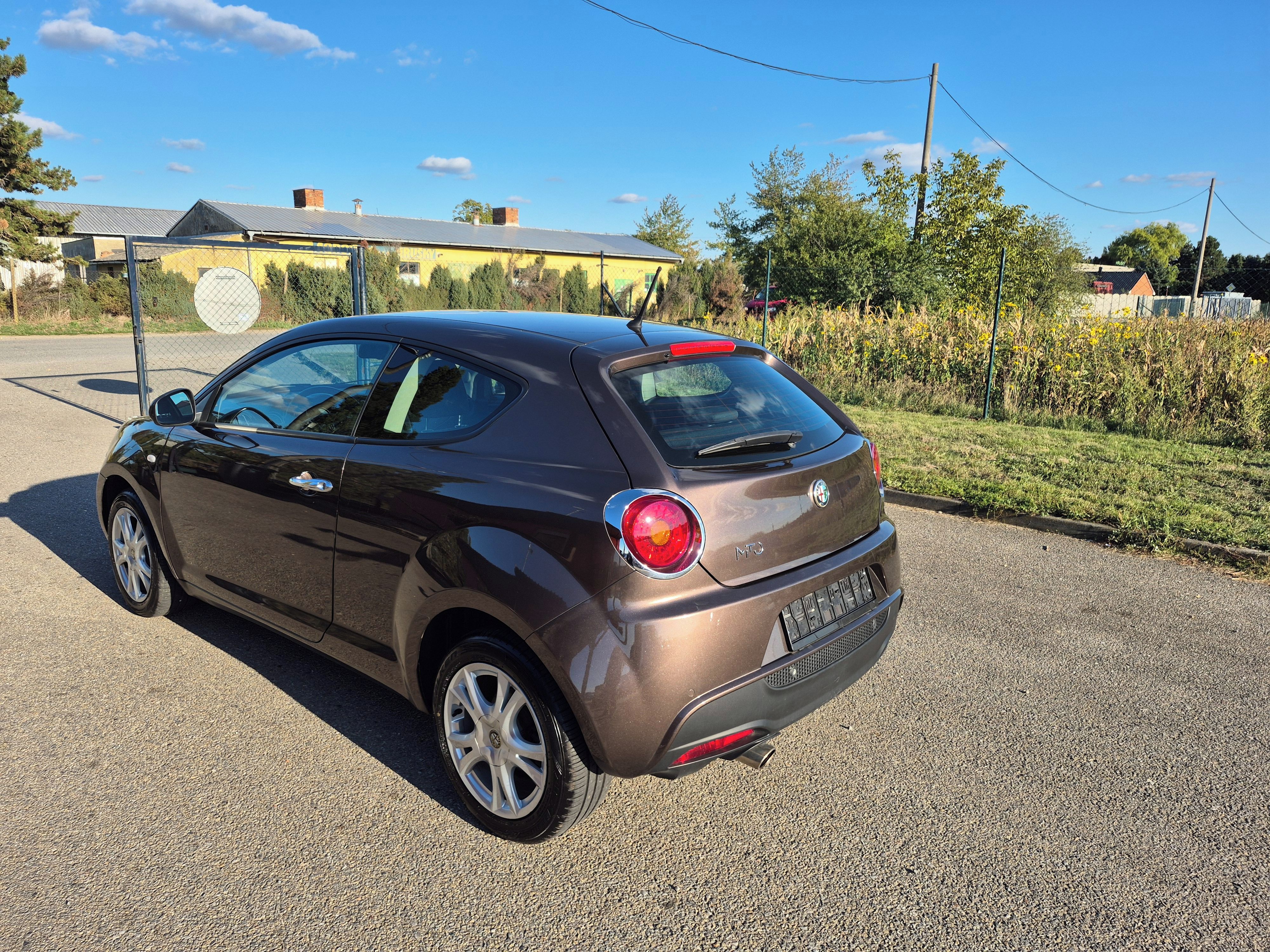 Alfa Romeo MiTo, 1,4i, 57kW, 1.maj, serviska - fotka 6