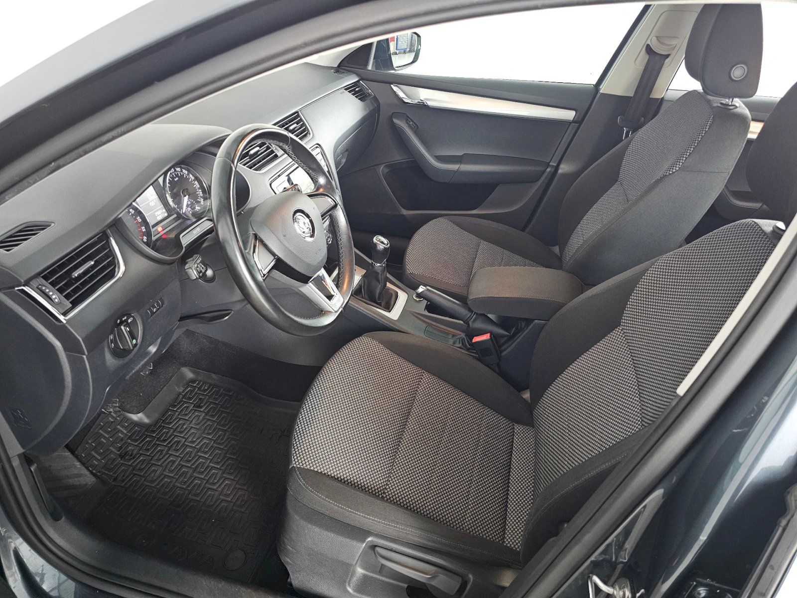 Škoda Octavia, 2.0TDI 110kW  AMBITION - fotka 6