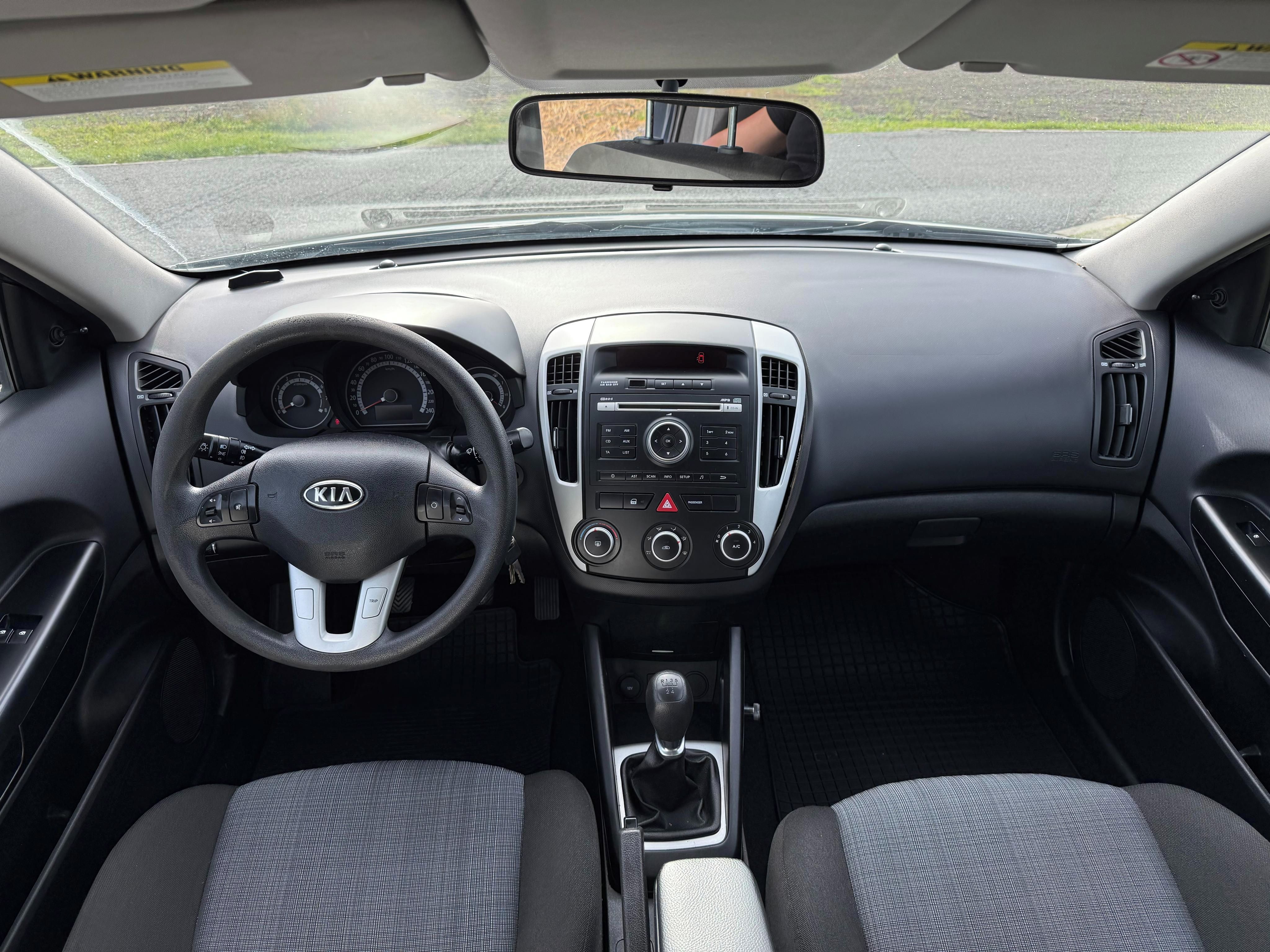 Kia Cee´d, 1.4i [telefon skryt]km - fotka 6