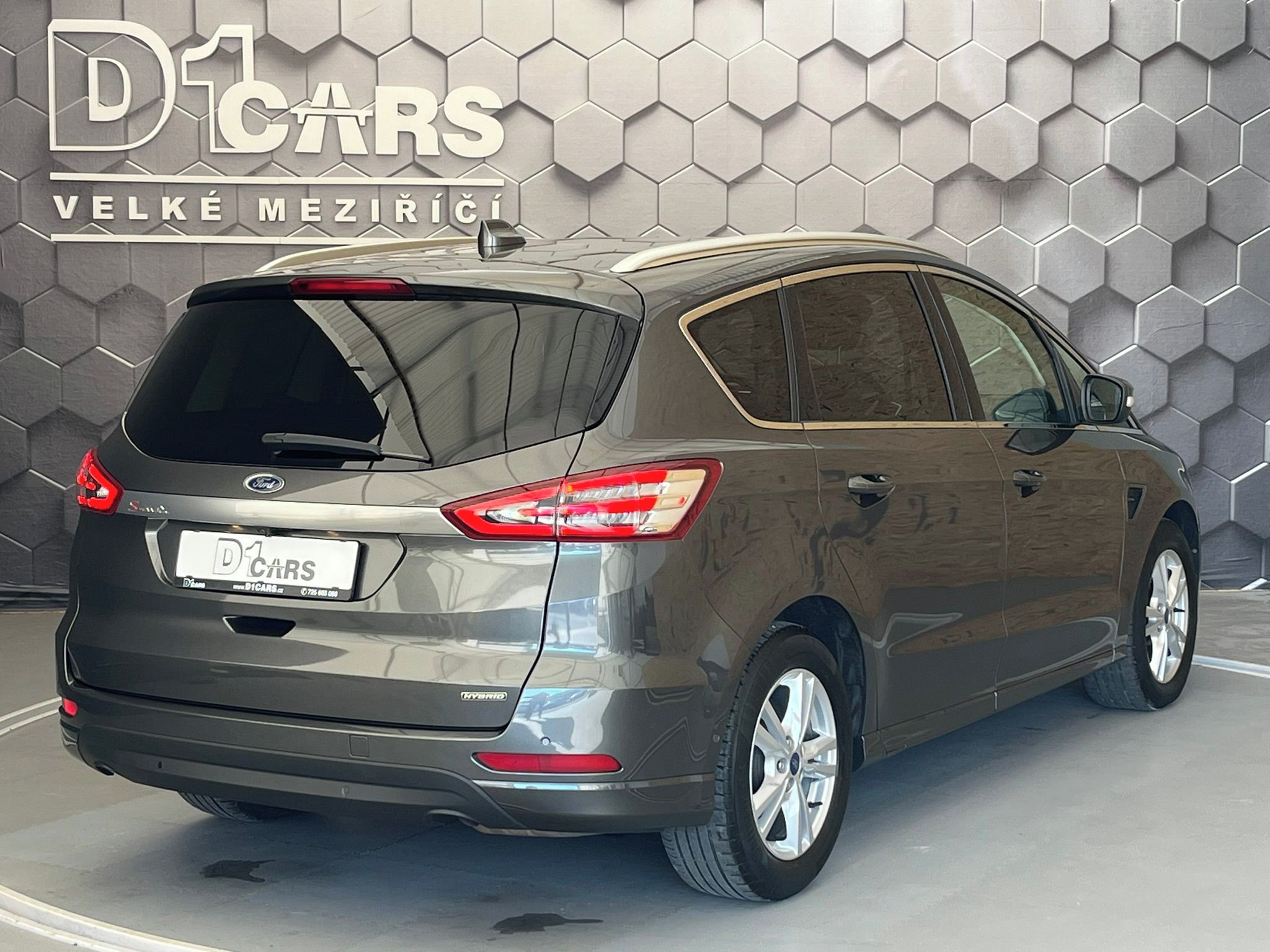 Ford S-MAX, 2,5 HEV Titanium 7míst - fotka 5