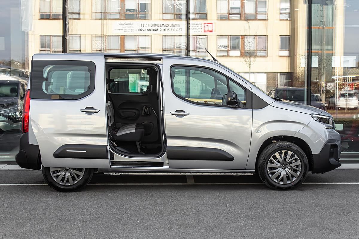 Citroën Berlingo, 1,2 PLUS benzín 110k + ZIMA - fotka 6