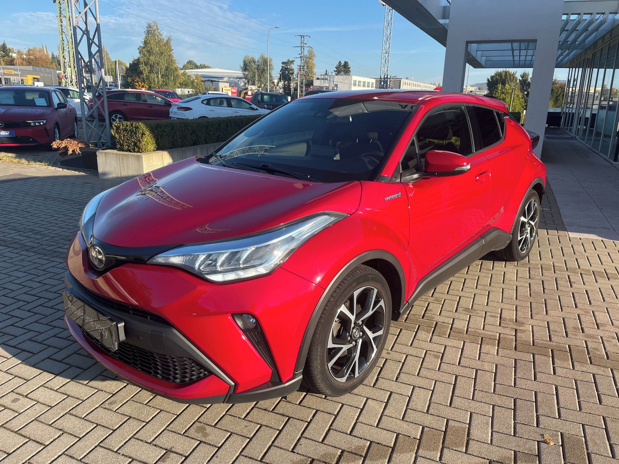 Toyota C-HR, 1.8 Hybrid e-CVT Style - fotka 2